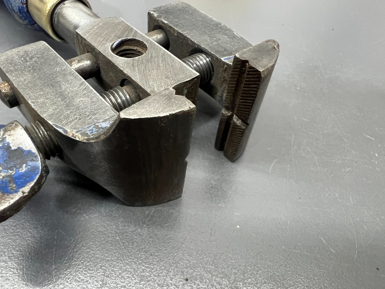 (i) VINTAGE UNBRANDED MACHINIST JEWELER WATCHMAKER HAND VISE 1.5″ JAW