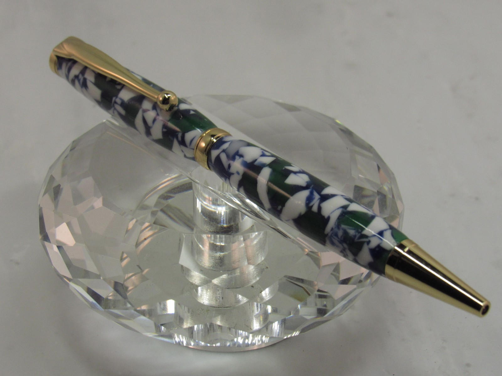 GORGEOUS HIGH QUALITY HANDMADE GREEN WHITE BLACK MOSAIC TWIST BALL POINT PEN