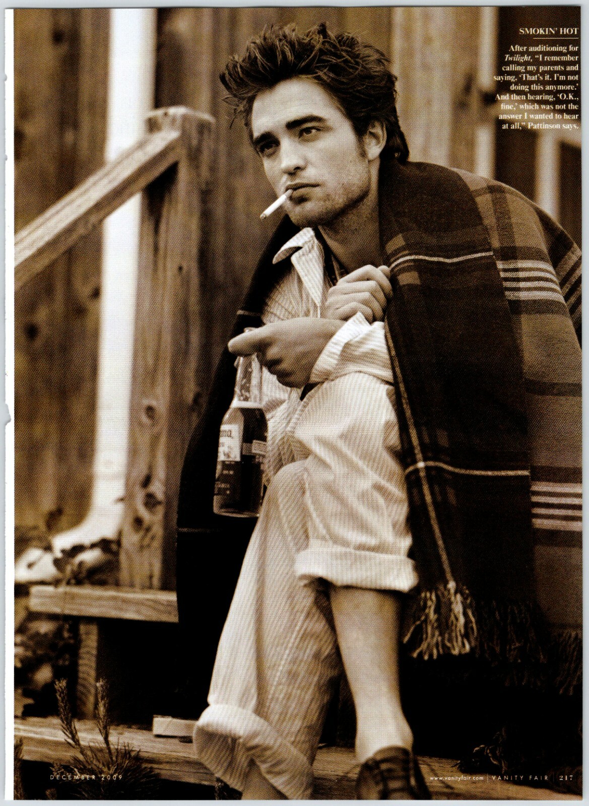 ROBERT PATTINSON 8″ X 10.75″ PINUP Magazine Page Clipping M128 E