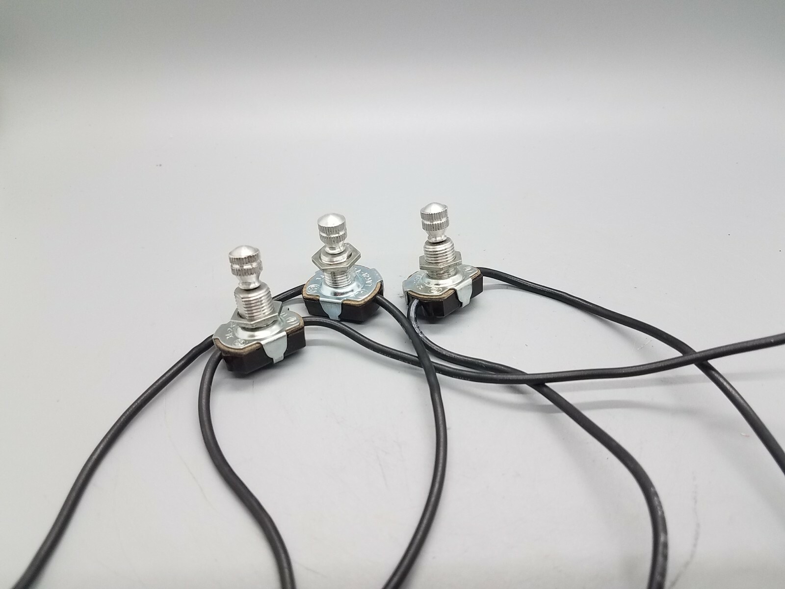 Leviton Rotary On/Off Switch – 3 LOT – NOS 6A 125V – 3A 250 AC – UL Rated