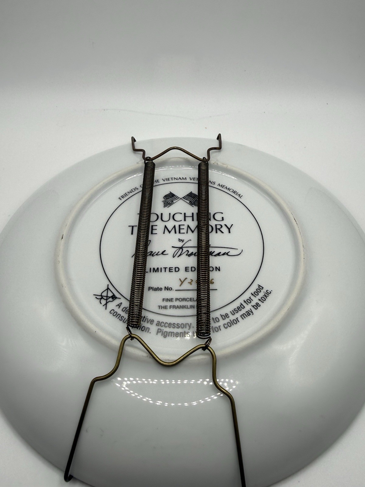 “Touching The Memory” Franklin Mint Friends of Vietnam Veterans Memorial Plate
