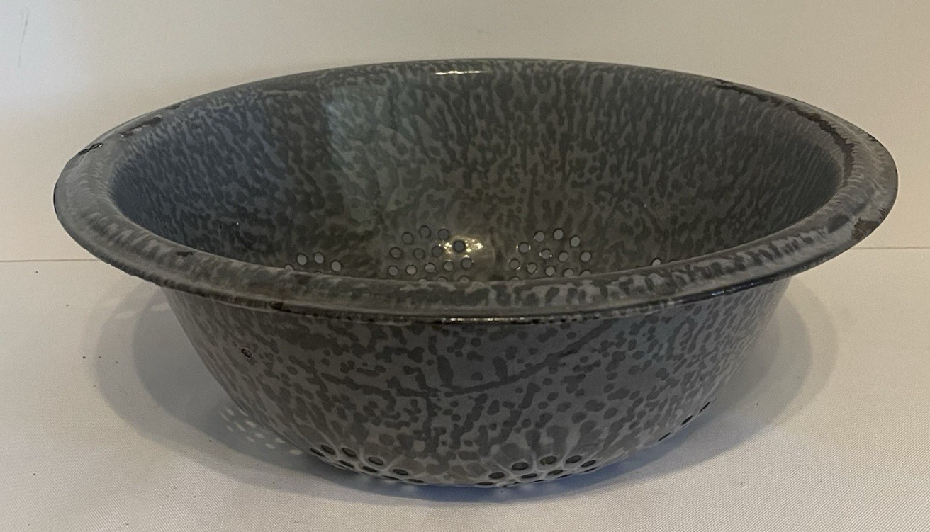Vintage Enamelware Colander Gray 10.5″ in Diameter Graniteware Farmhouse Rustic
