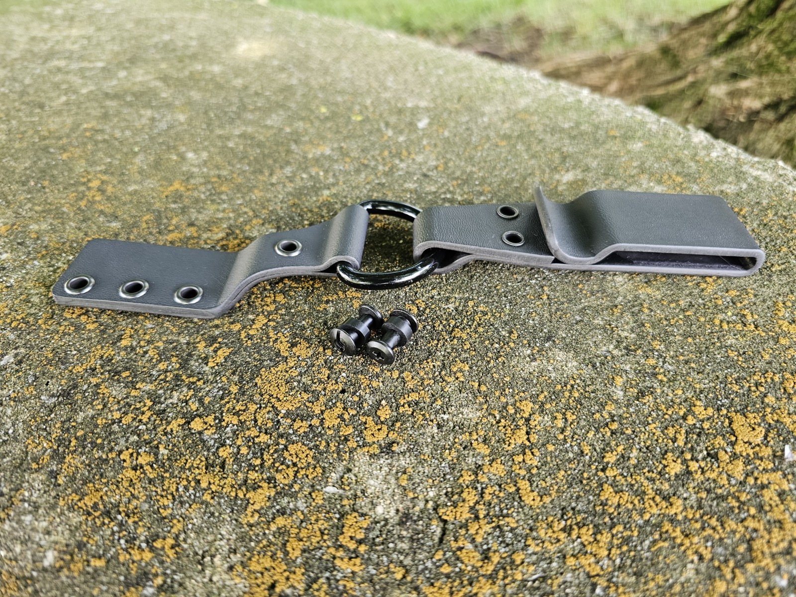 Kydex Dangler with CLIP style loop, fits most sheaths with 3/4″ mount holes (BK)