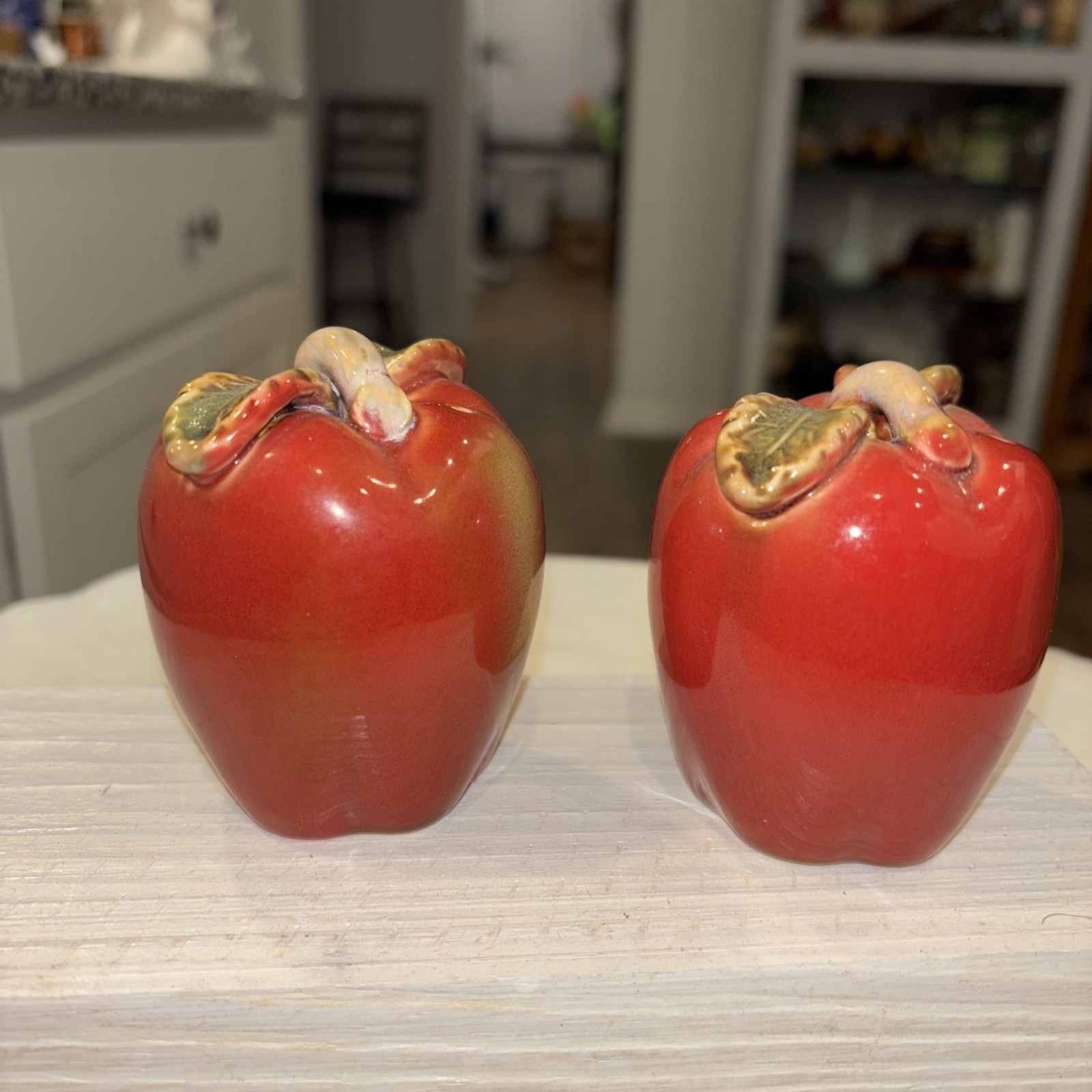 Vintage Collectible Red Apple Salt and Pepper Shakers 3.0″ Tall Preowned