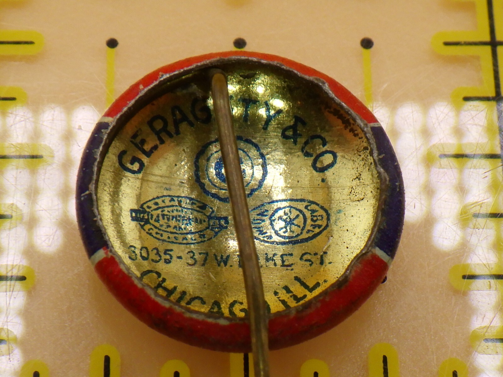 VACATION CHICAGO CITY Pinback Button Geraghty & Co. Souvenir Tourism Pre 1940s