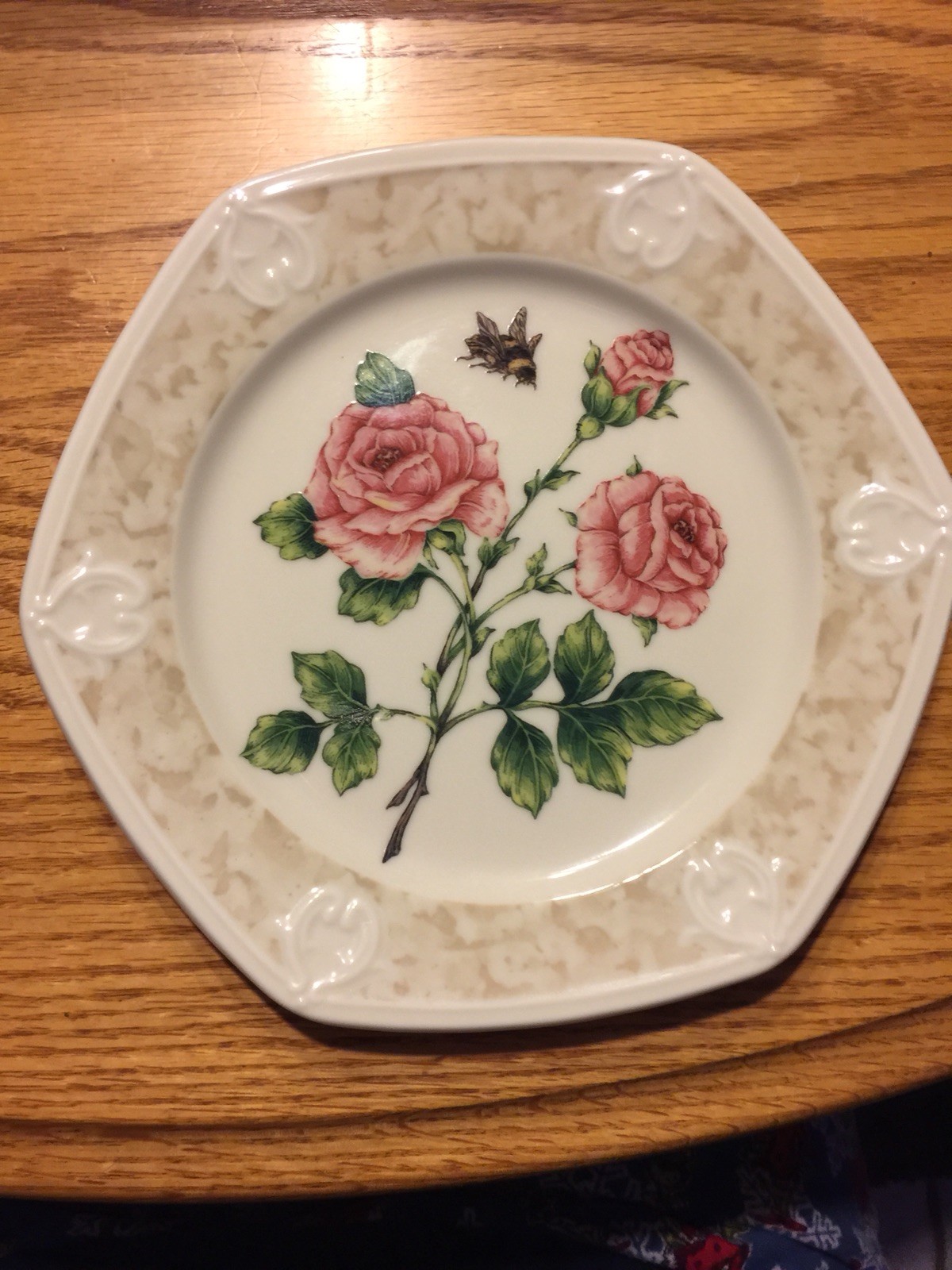 Party Lite Rose Candle Plate. 8″ X 7.50″ in Excellent condition! W/Original Box.