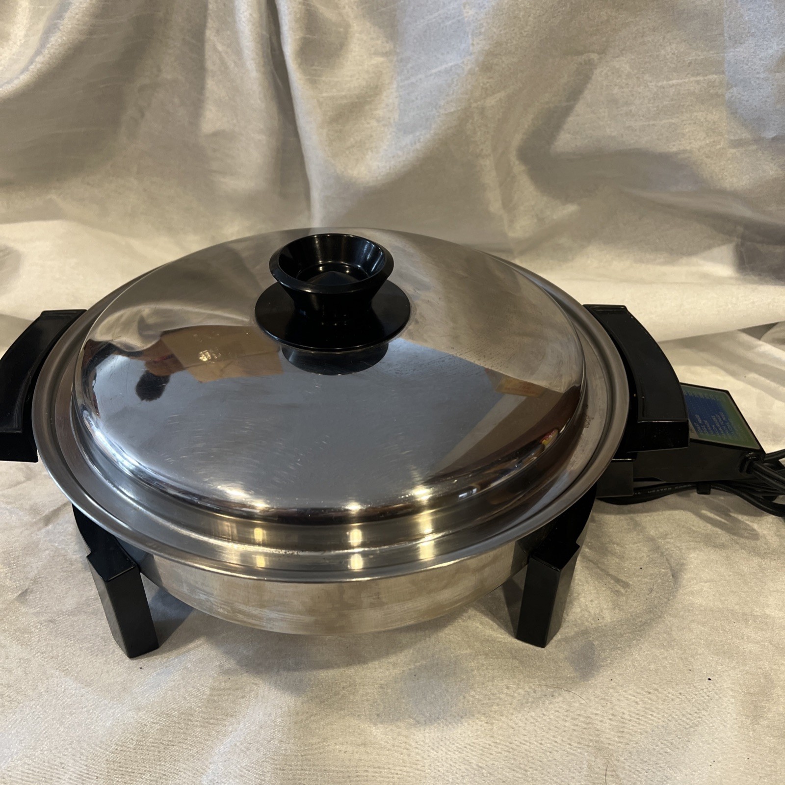 Vintage Liquid Core 11” Electric Skillet & Lid Tested- 900 Watt – #17884 – USA