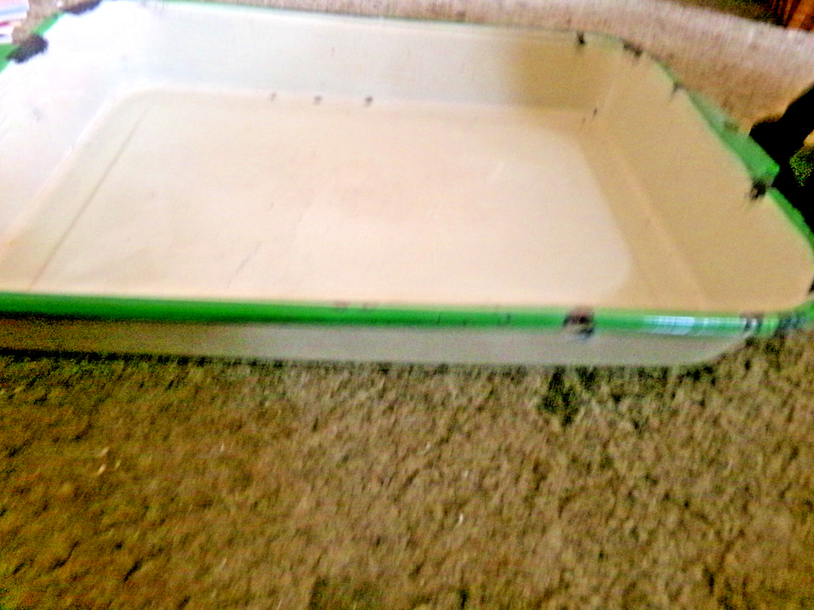 VINTAGE MY FARM HOUSE ENAMELWARE BAKING PAN 16X 11.5 HCREAM /GREENAS WEAR