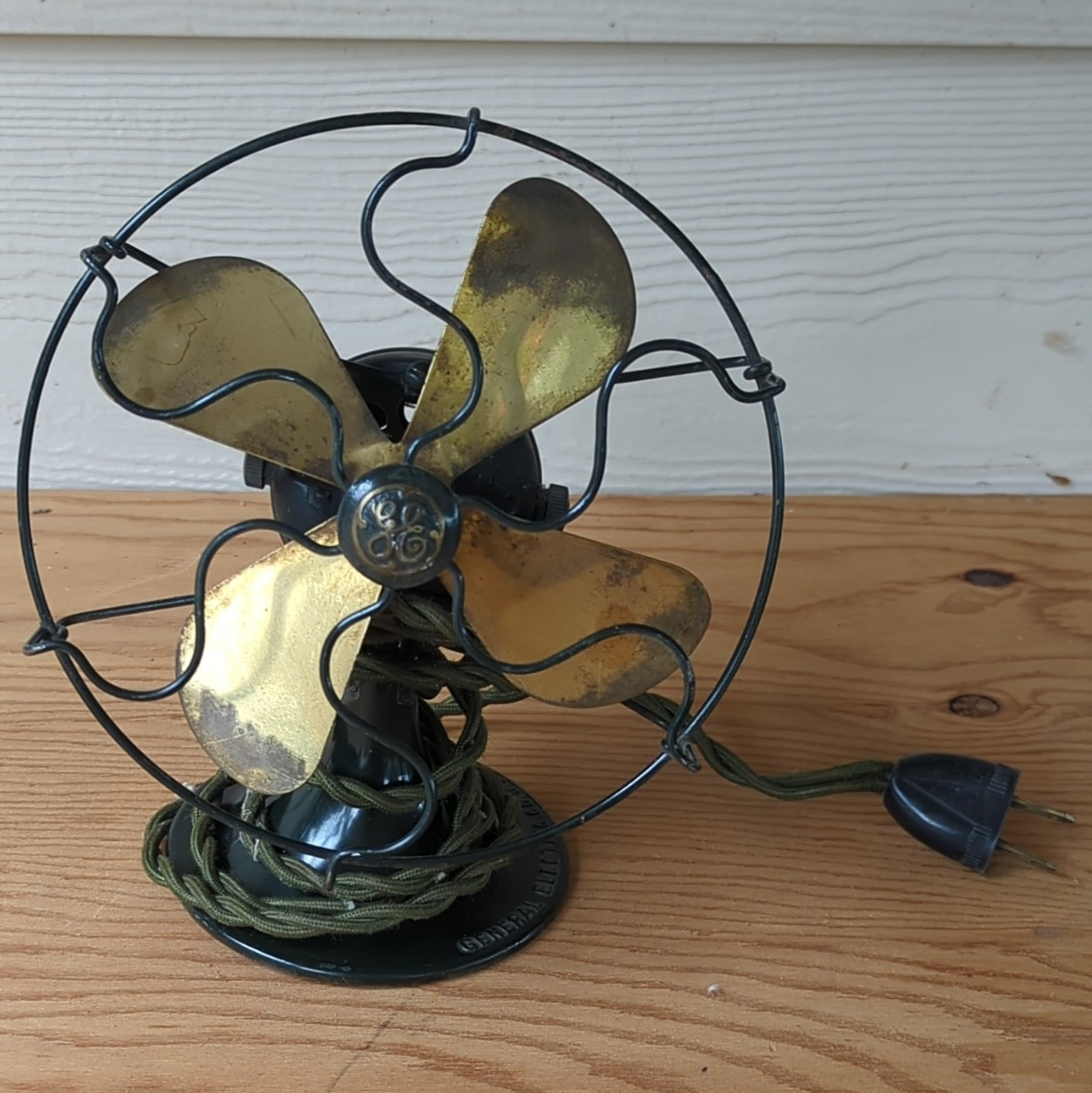 GE 4-Blade Table/Desk Fan Black & Brass Metal Circular Cage Corded