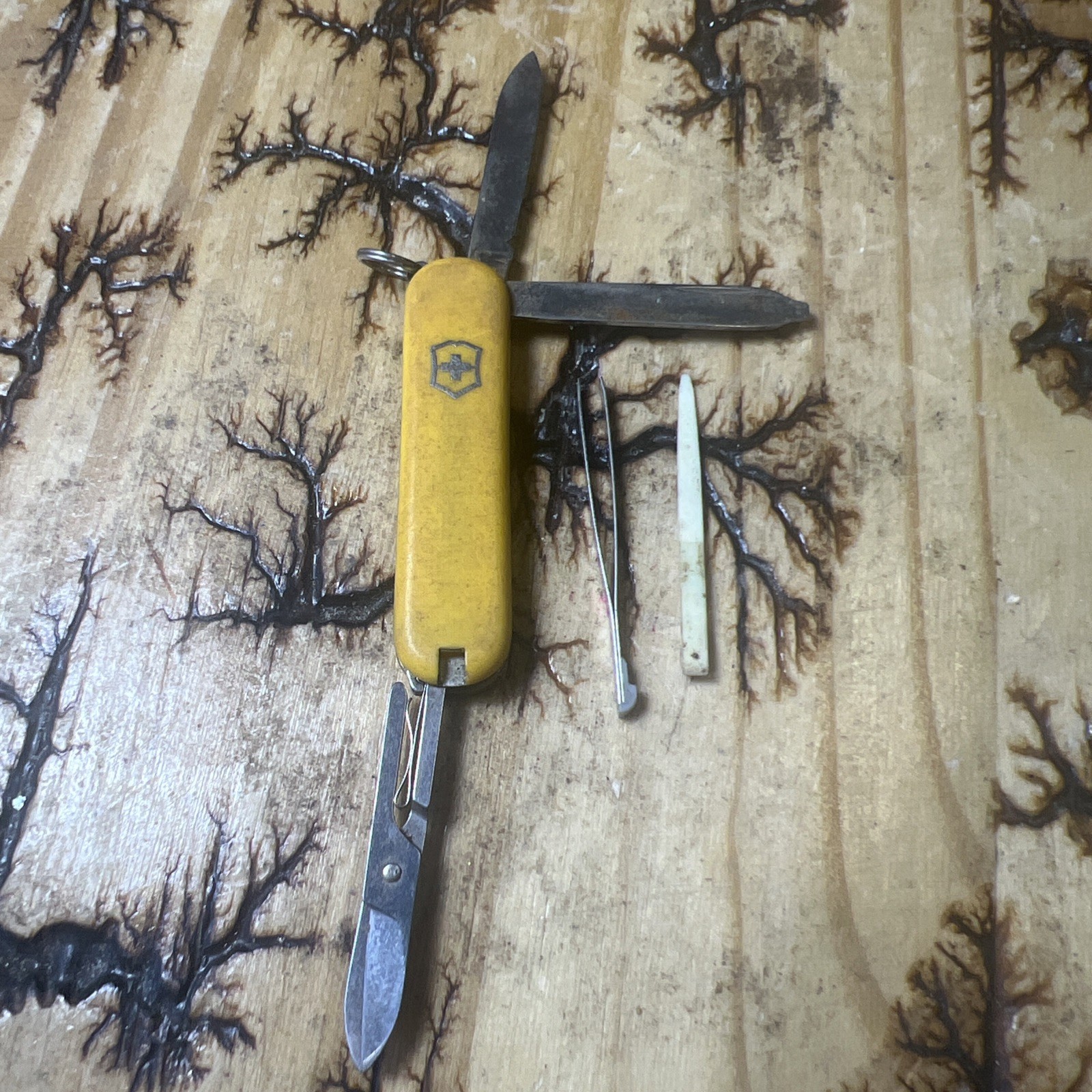 Swiss Army Victorinox Mate Multi Tool Knife – Yellow 3 Blade