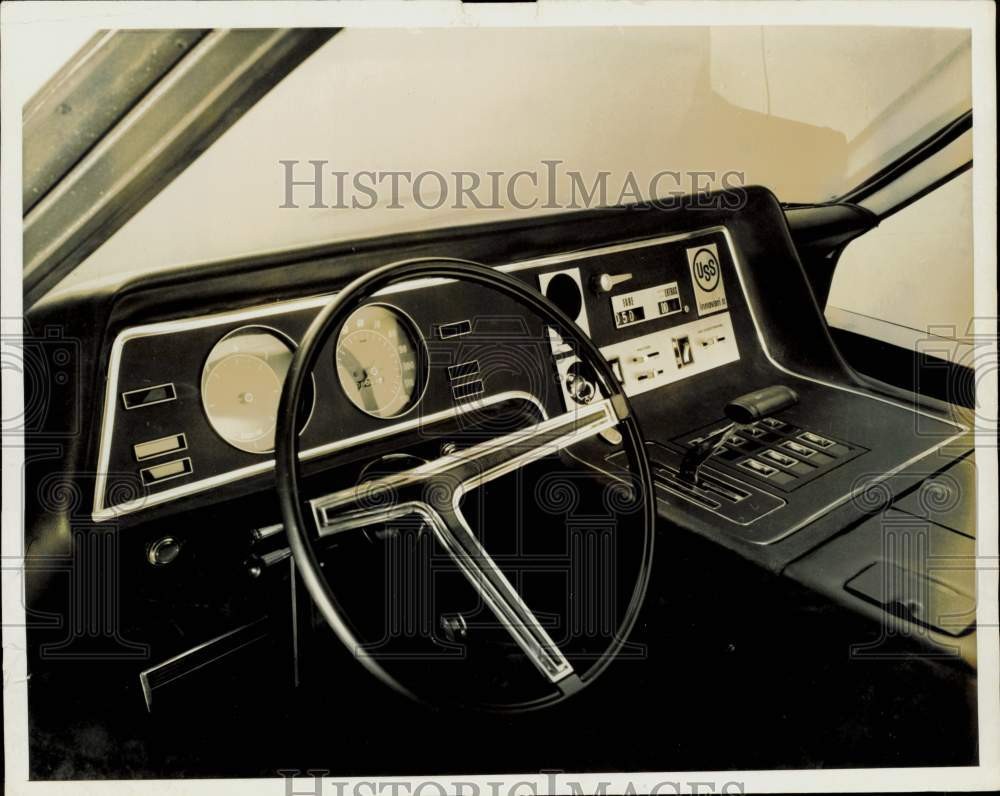 1968 Press Photo Driver compartment of U.S. Steel’s prototype taxicab in Detroit