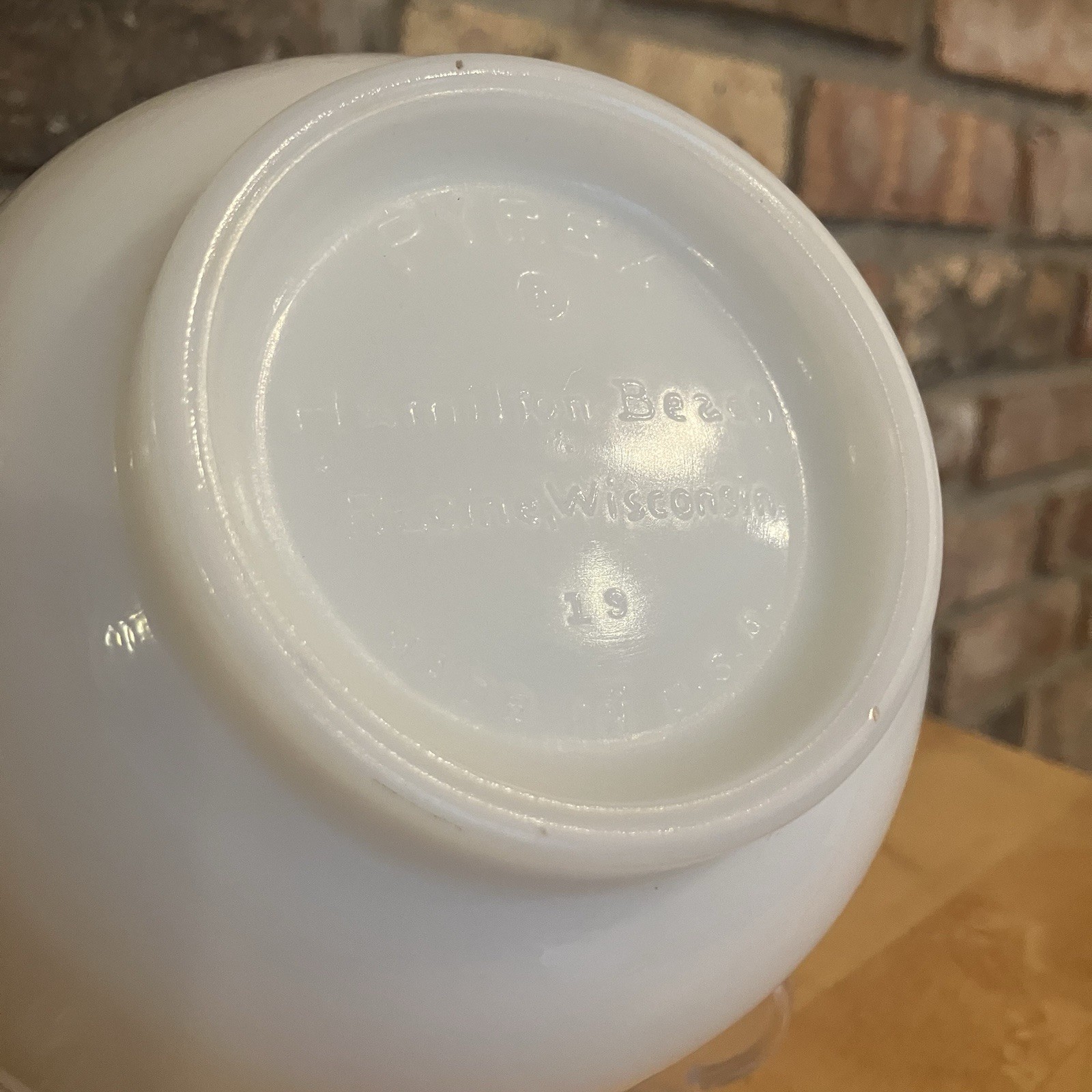 Classic White Hamilton Beach PYREX Bowl w/ Spout, Great Condition, Ship Included