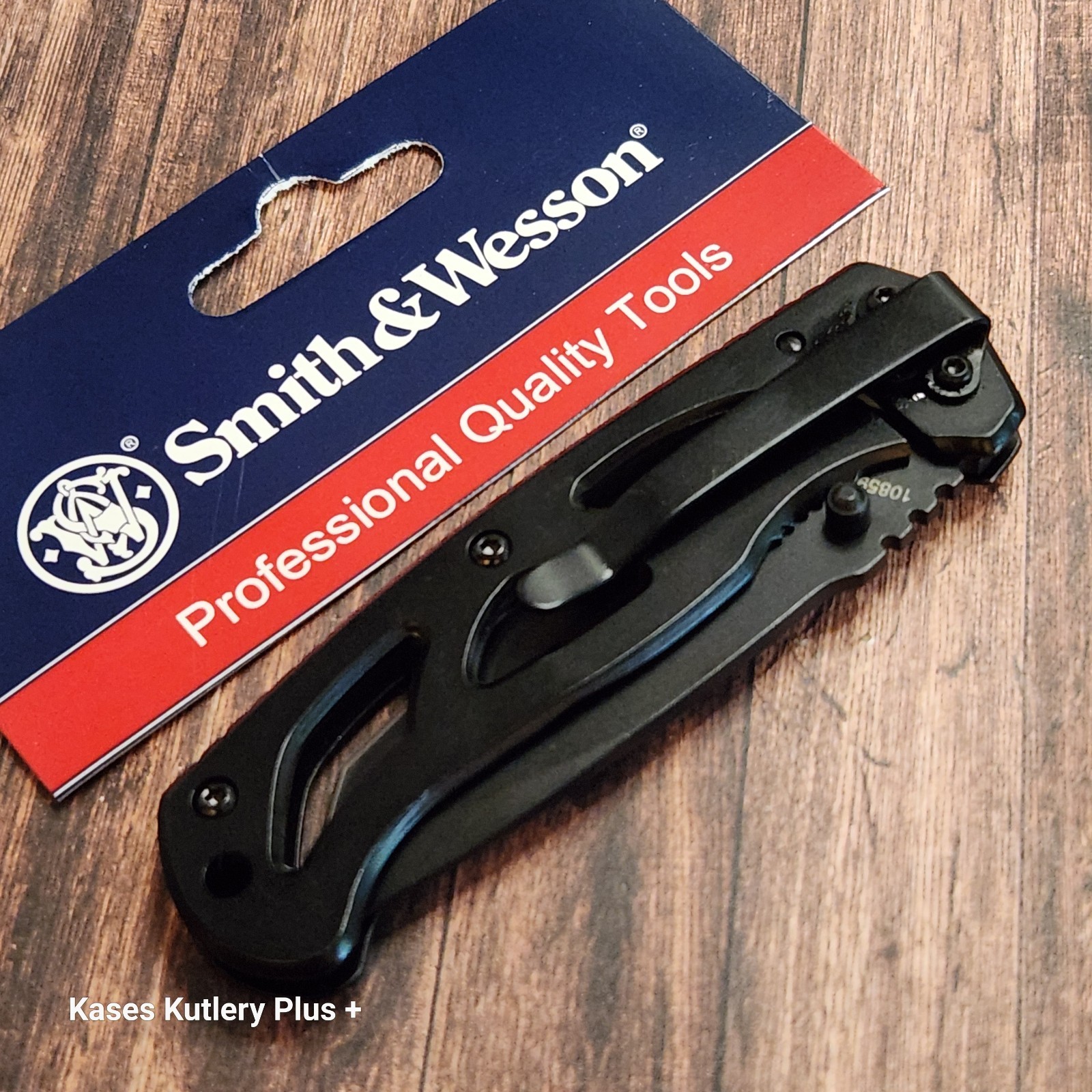 Smith & Wesson Extreme Ops Frame Lock 3.75″ Closed Tanto Blade Pocket Knife