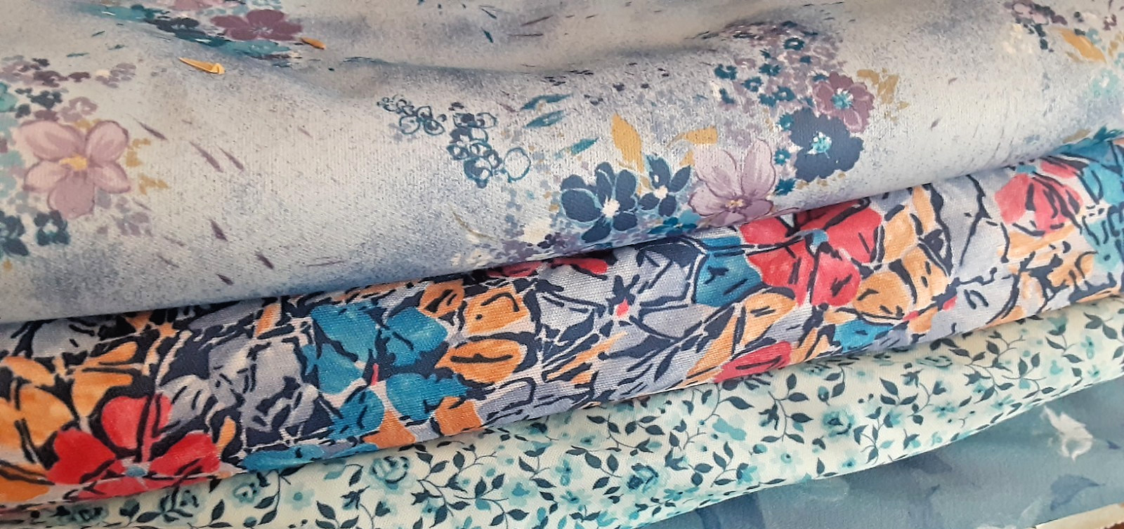 4 pieces silky polyester floral lightweight Vintage Fabric Yardage LOt stretch