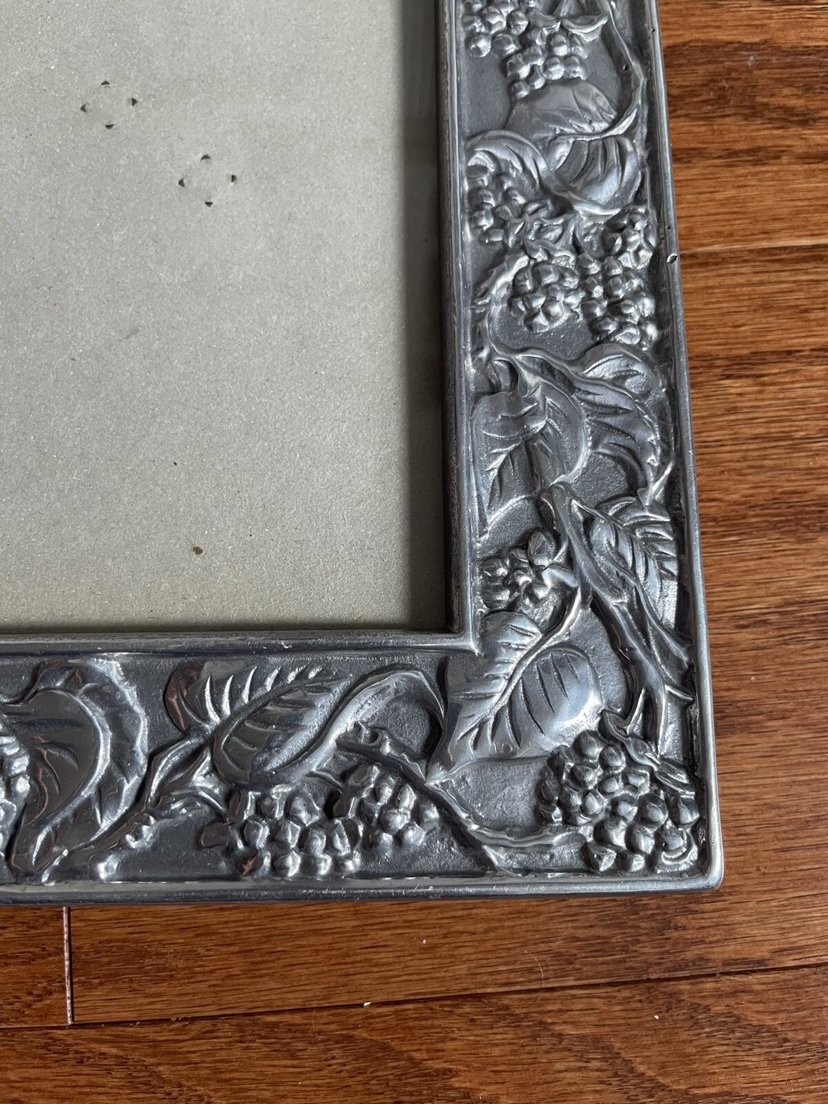 PEWTER PHOTO FRAME GRAPE VINE For 5×7 Photo Frame ~7.5×9.5”