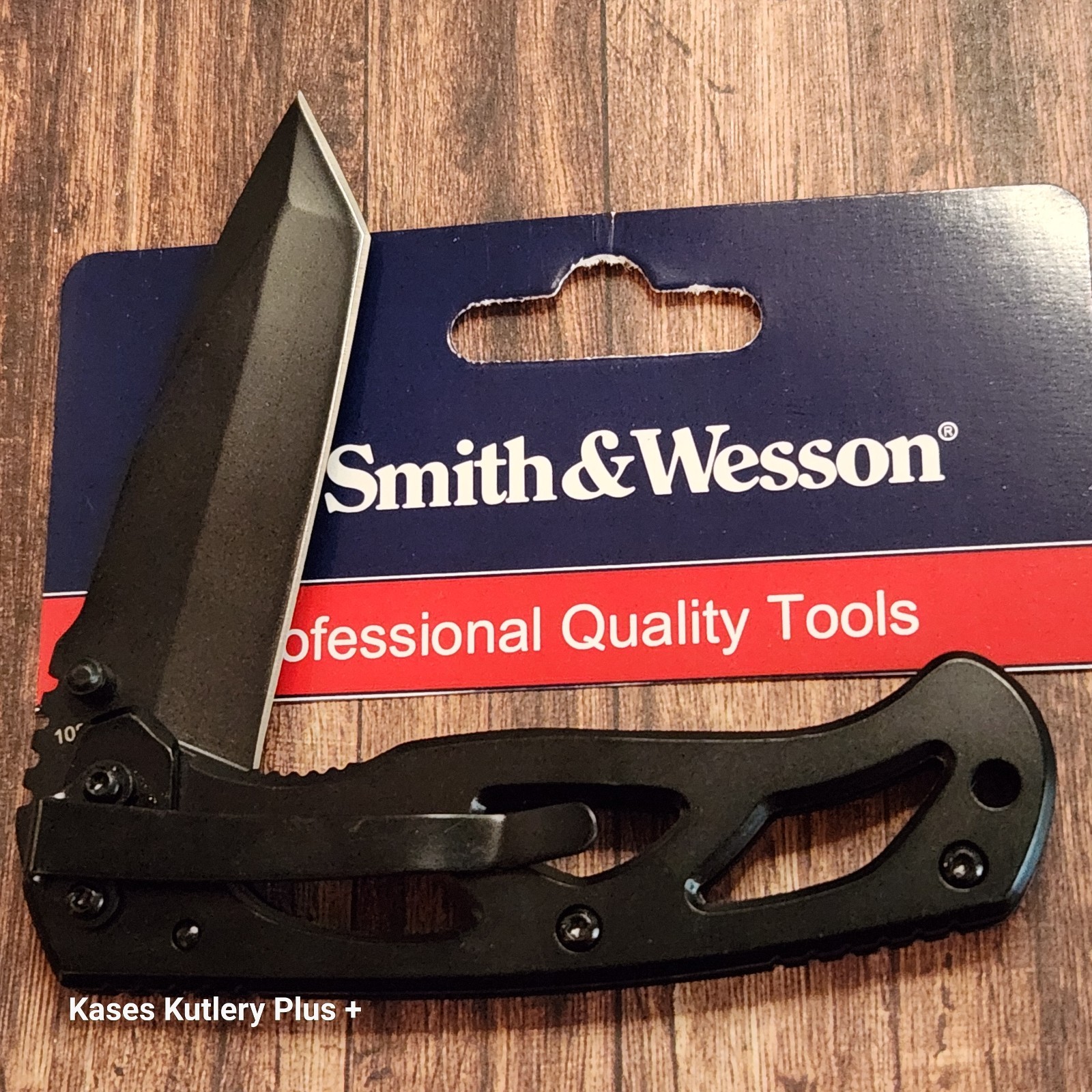 Smith & Wesson Extreme Ops Frame Lock 3.75″ Closed Tanto Blade Pocket Knife