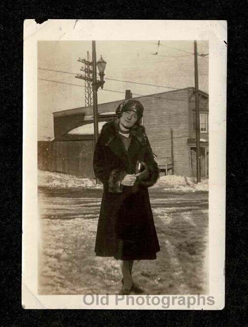WINTERR SCENE WOMAN FUR TRIMMED OVERCOAT HAT SNOWY ROADS OLD/VINTAGE PHOTO- B849