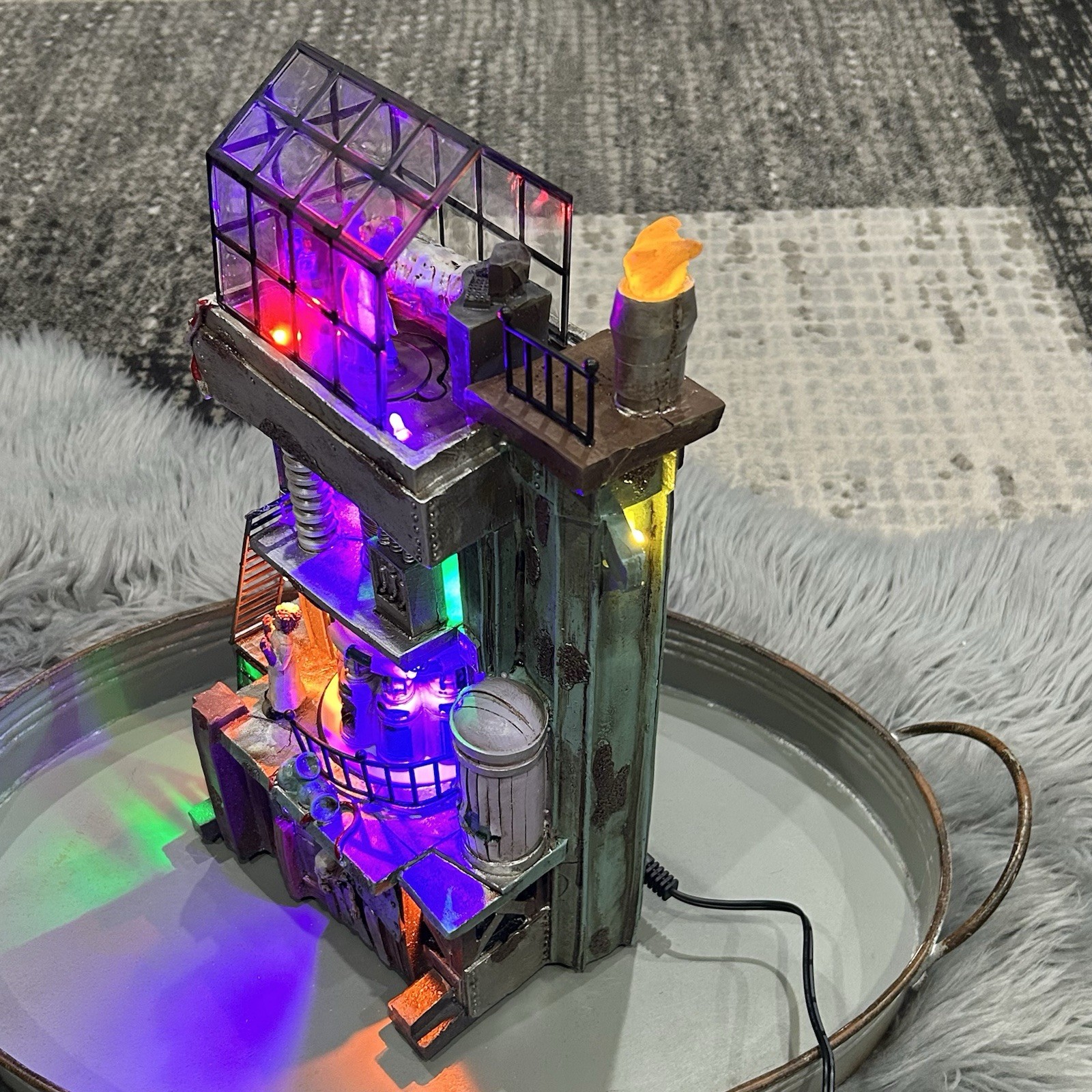 FG Square “Mad Scientist Lab” Animated, LED & Sound – Halloween Village Scene