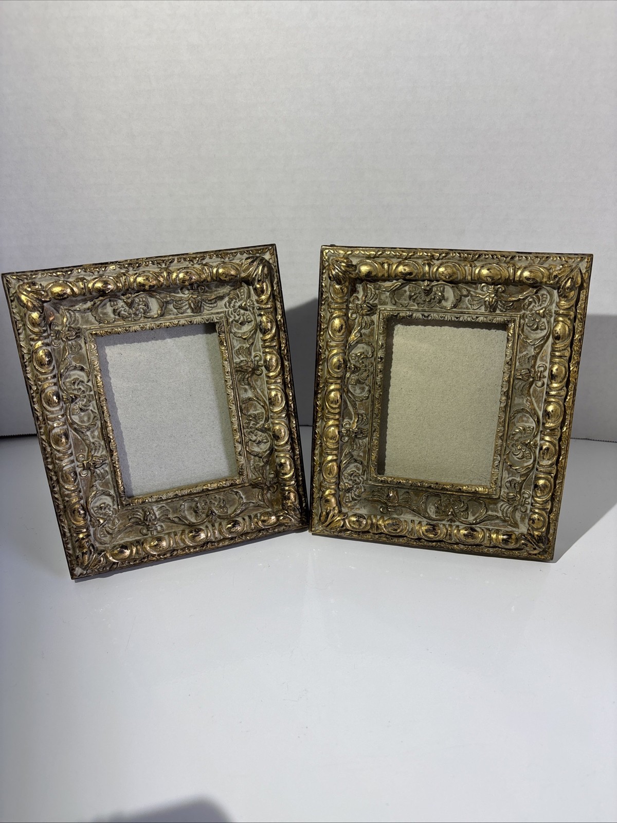 Picture Photo Frame 2.5×3.5 Ornate Gold Toned Free Standing Hanging Vintage Feel
