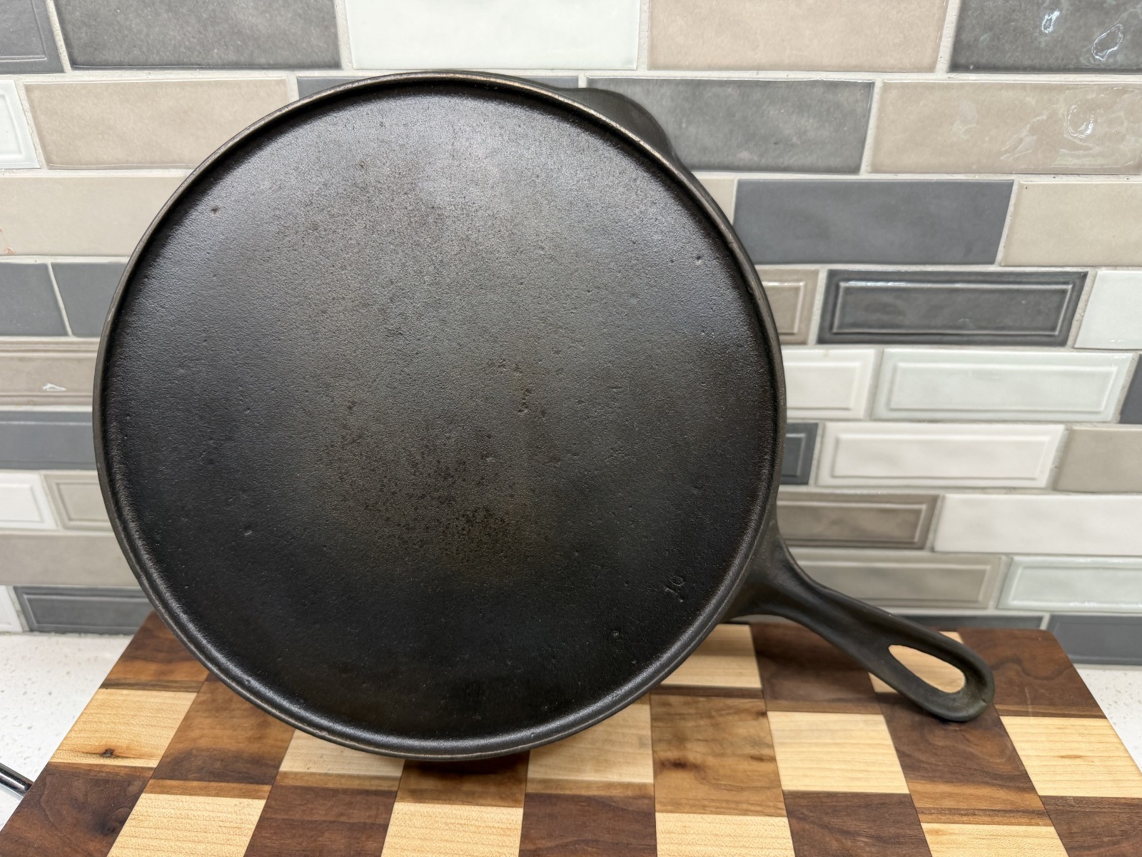 UNKNOWN Maker high heat ring #8 cast iron skillet, Heirloom, Refurbished.