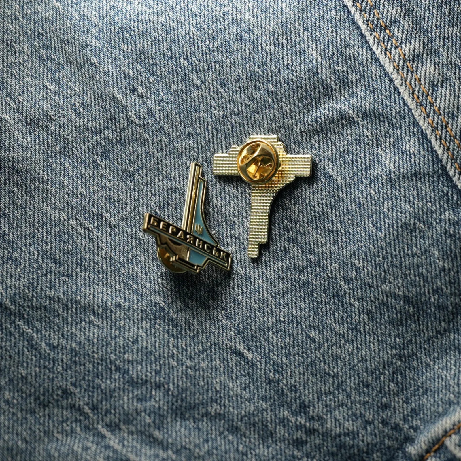Ukraine – Бердянськ. Original Pins and Badges