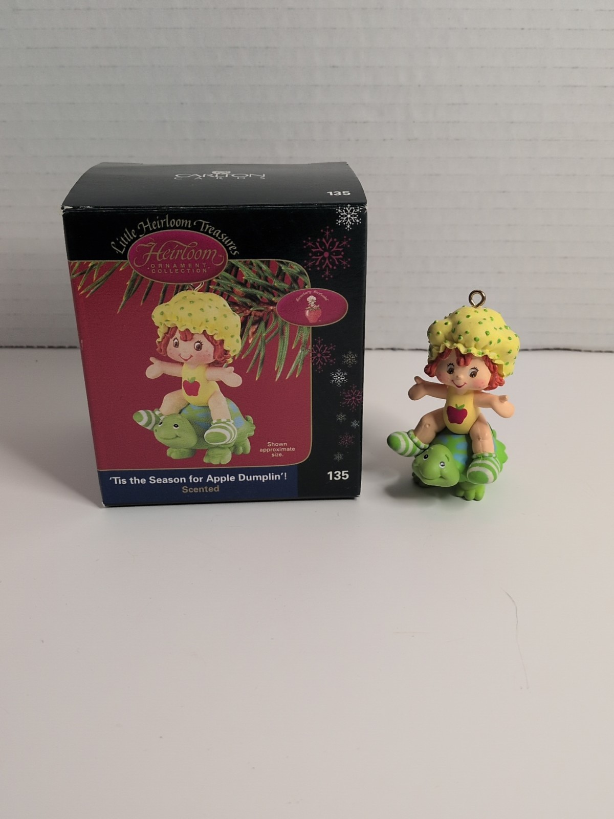 2004 Strawberry Shortcake Tis The Season For Apple Dumplin’ Ornament Carlton…