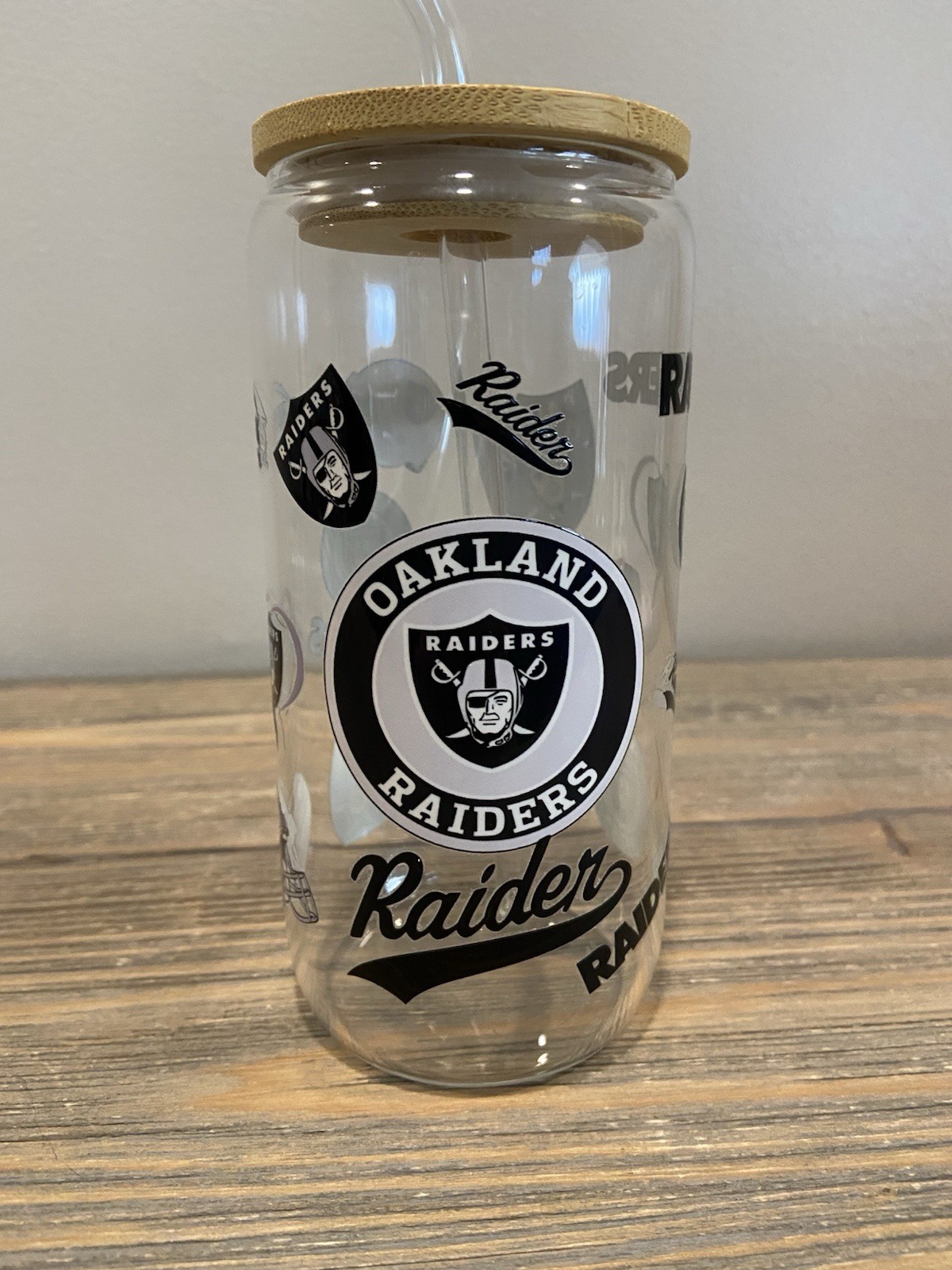 OAKLAND RAIDERS 16 oz GLASS TUMBLER WITH BAMBOO LID & CURVED GLASS STRAW