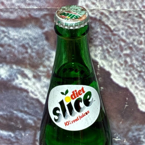 Vintage Diet Slice Green 16oz Soda Bottle Money Back Bottle SEALED (D)