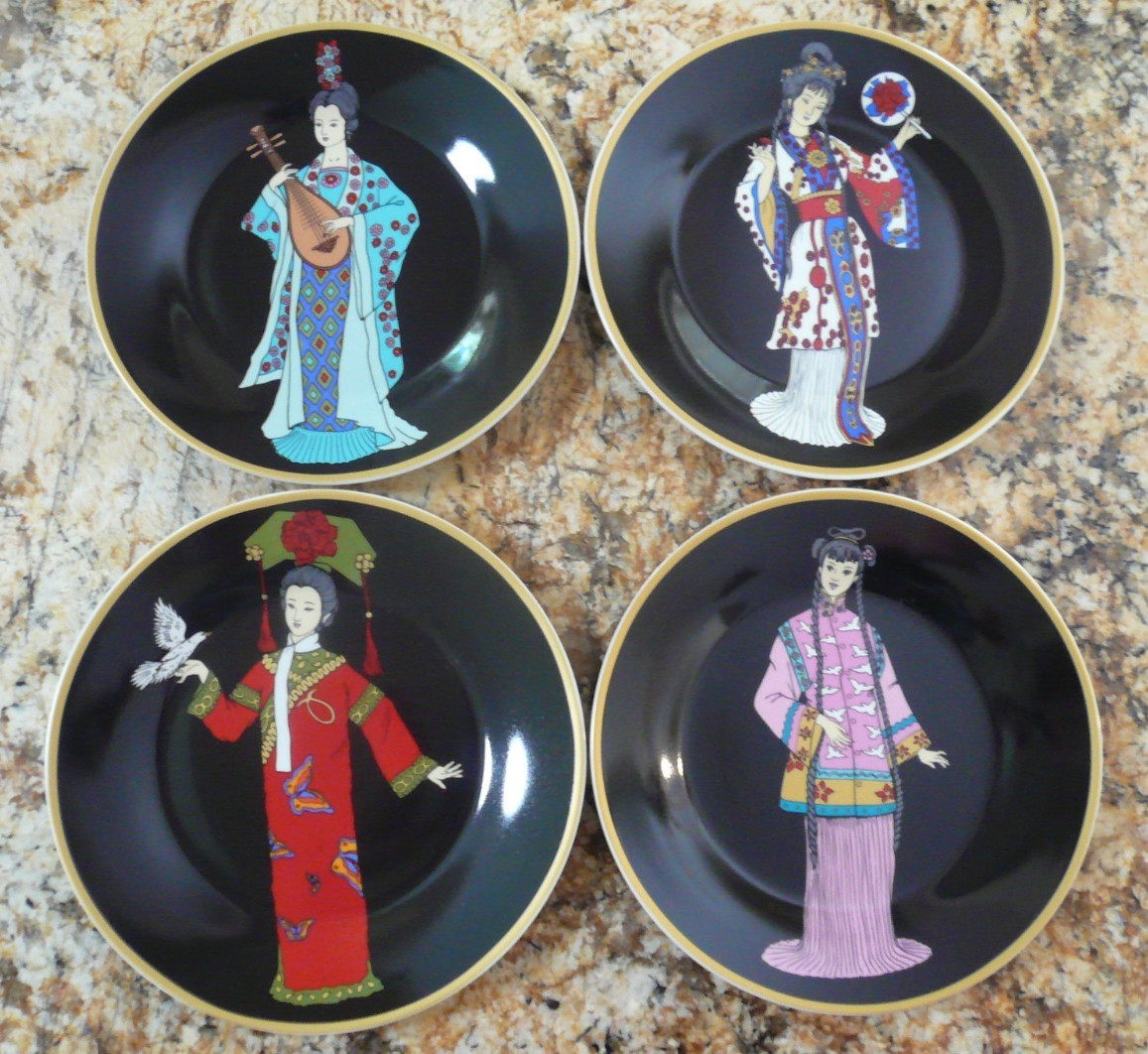 Set of 4 Chinese Ladies in Traditional Dress Decorative Plates 8″ WMG 2008