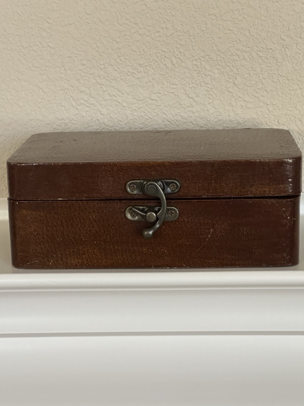 Decorative Box Shiny Brown 9”x3-1/4”x5-1/2” Brass Hinges Beautiful Locking Latch