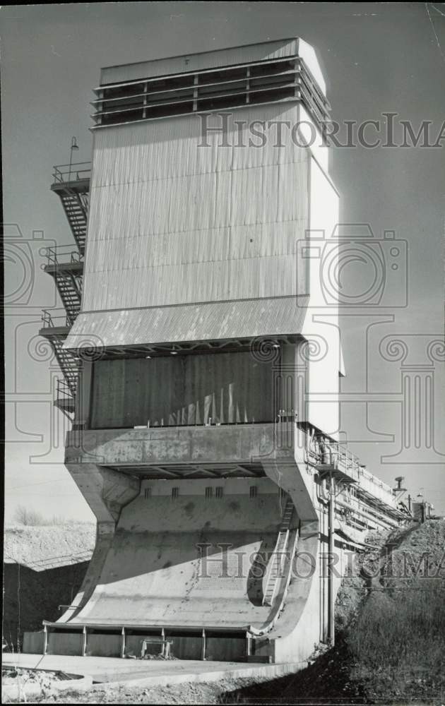 1958 Press Photo Rocket testing tower at the Neosho plant in the Missouri Ozarks