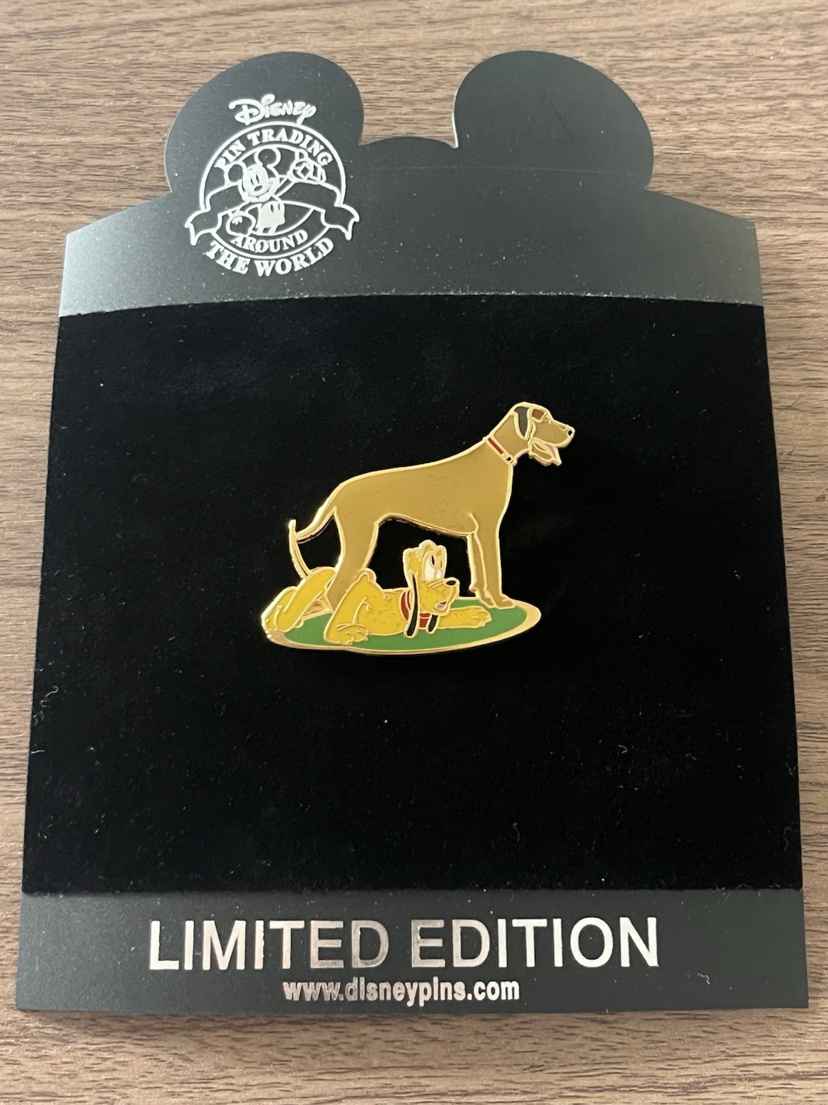 Disney Shopping Pluto Seeing Double LE 250 Rare Pin NEW