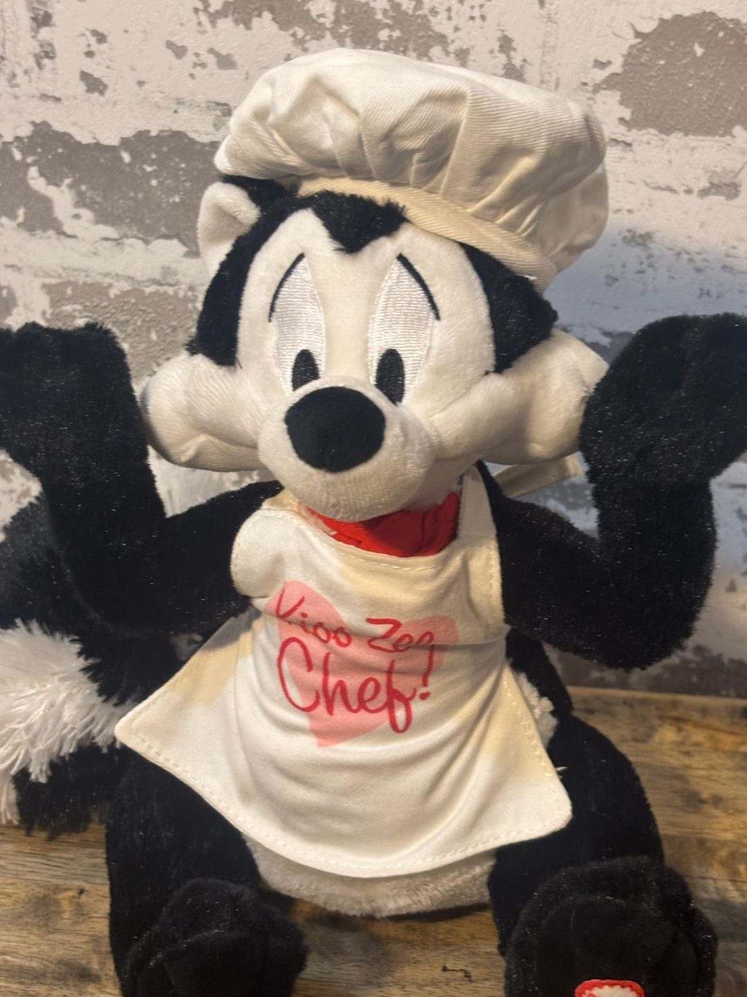Hallmark Looney Tunes Pepe Le Pew “Kiss Zee Chef” Talking Plush Stuffed Animal