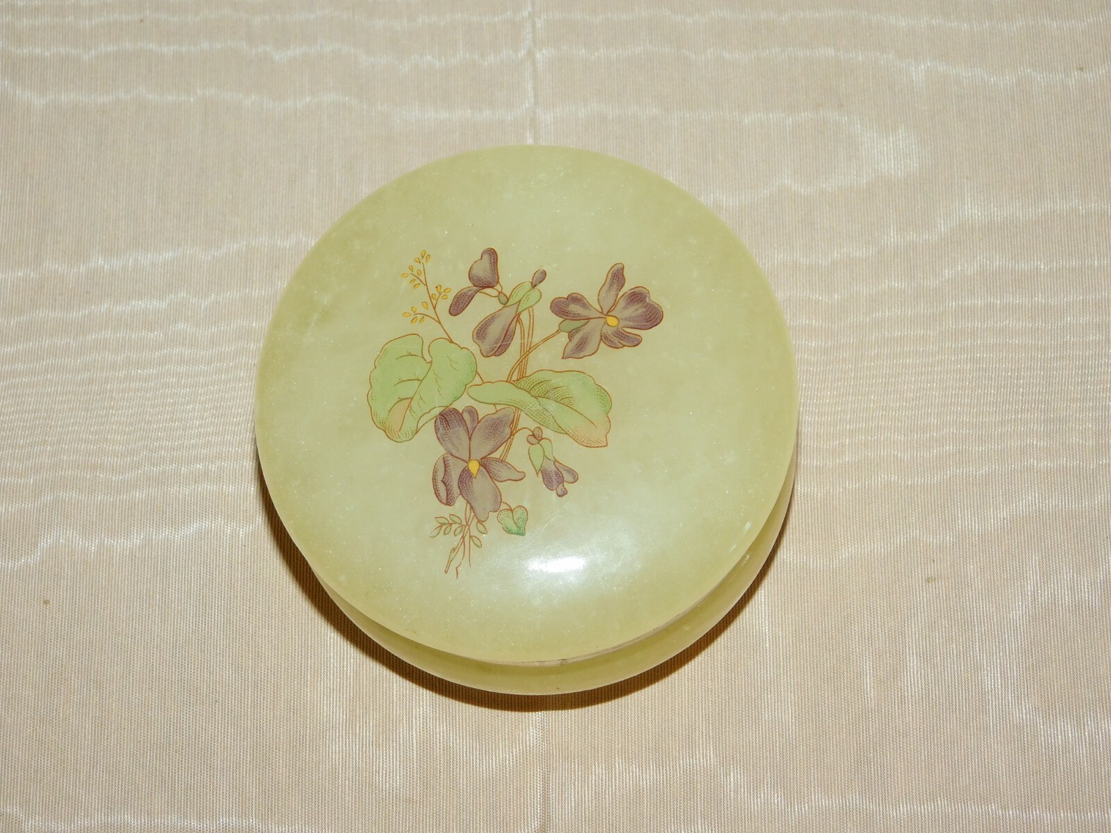 VINTAGE 3 1/4″ ACROSS ALABASTER HAND CARVED IN ITALY JEWELRY TRINKET BOX