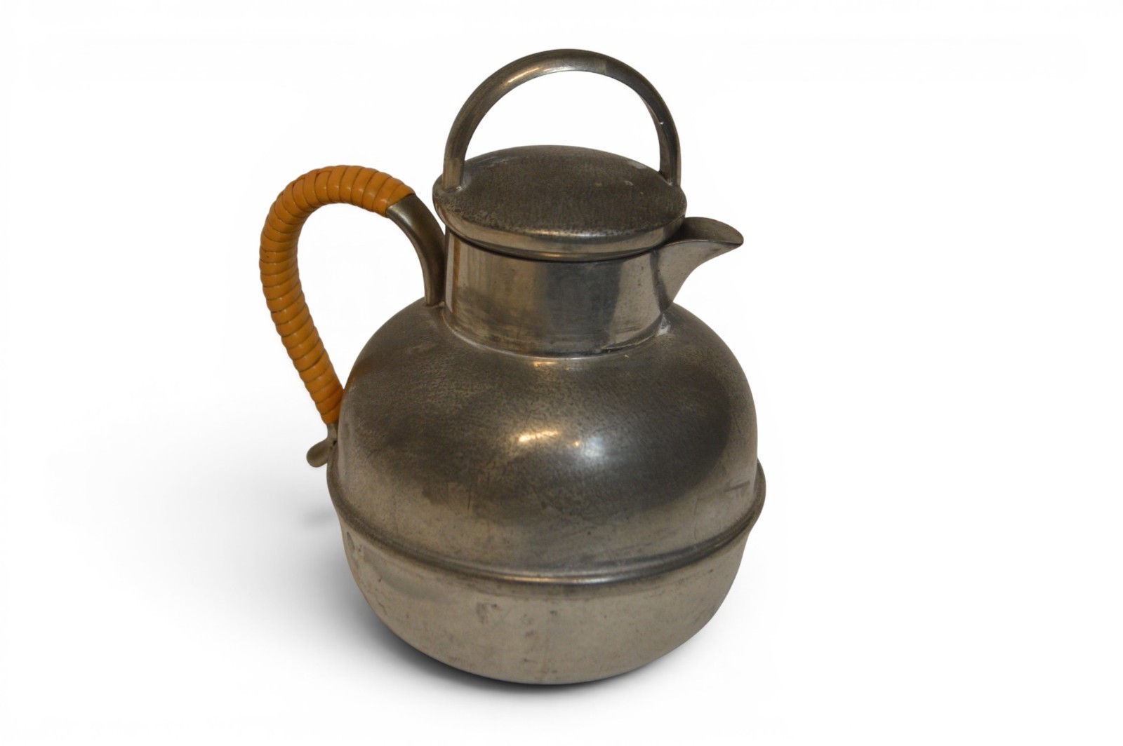 Vintage Hammered Pewter Coffee Pot Tea Pot Pitcher Rattan Handle 7″ Tall
