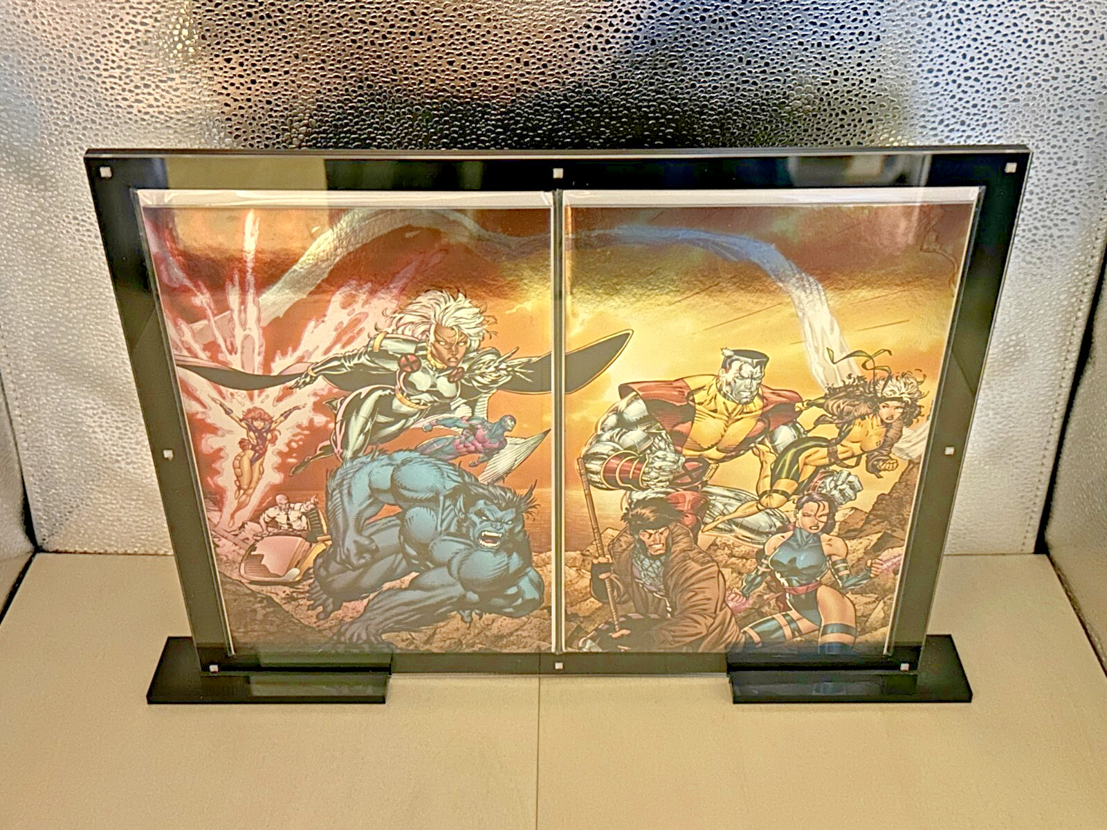 Modern 2 Comic Book Holder Connecting Cover Magnetic Case With Display Base