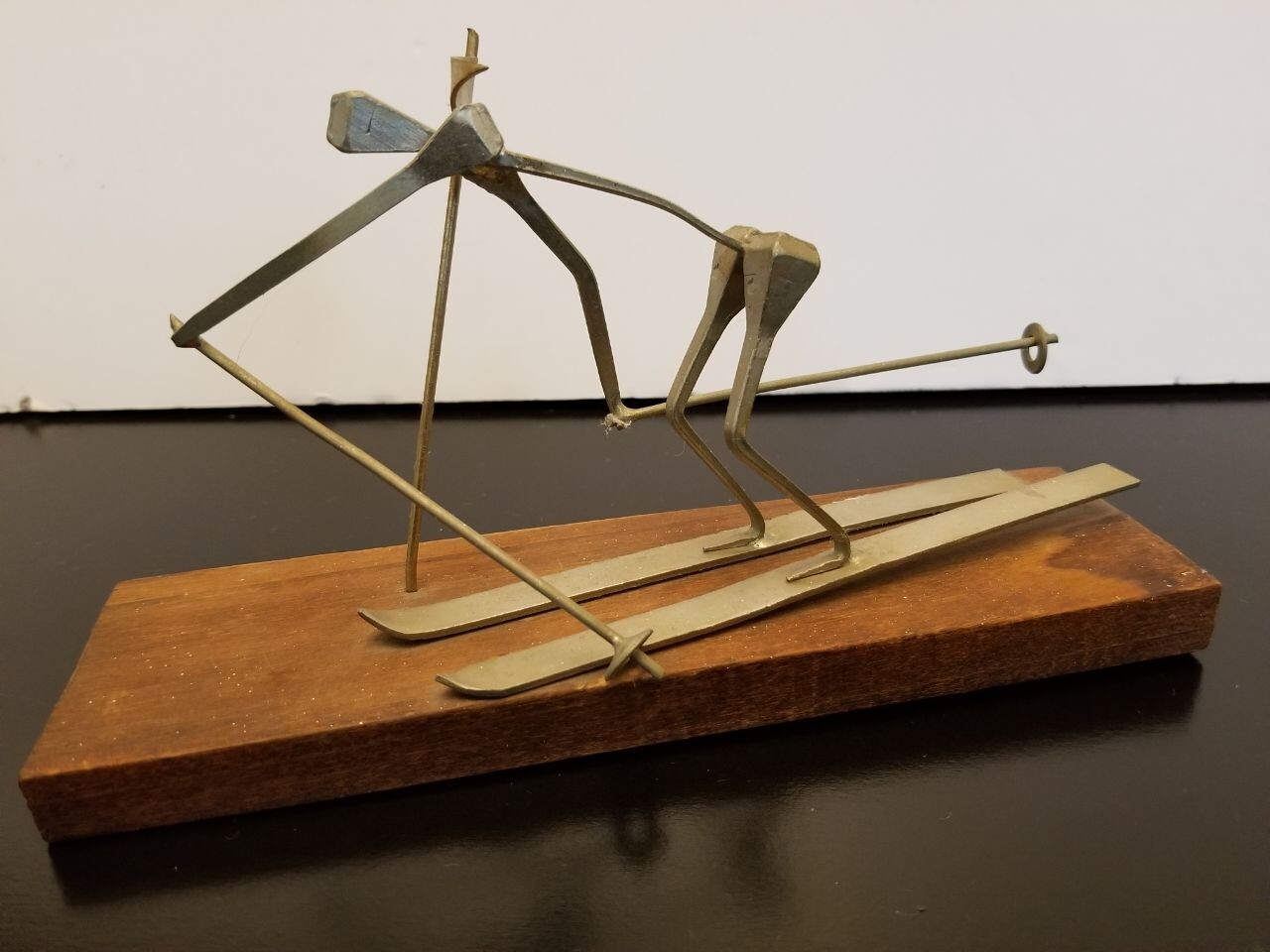MCN SPANISH SKI figurine
