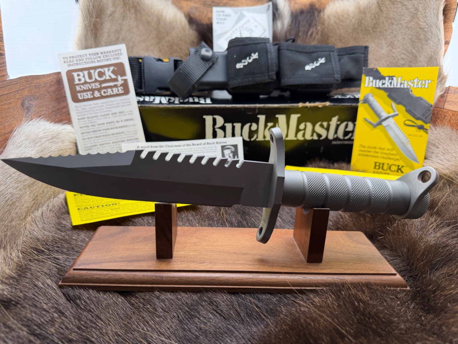 Model Buck 184 BuckMaster Knife With Factory Sheath & Factory Papers Mint+