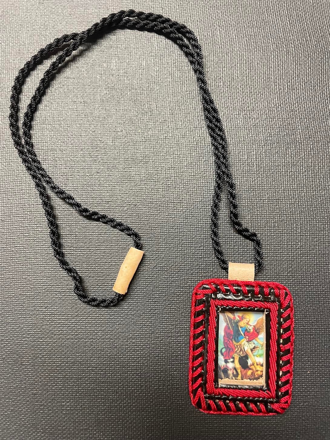 Religious/Scapular Escapulario San Miguel Arcangel -Negro y Rojo Vaqueta Cowhide