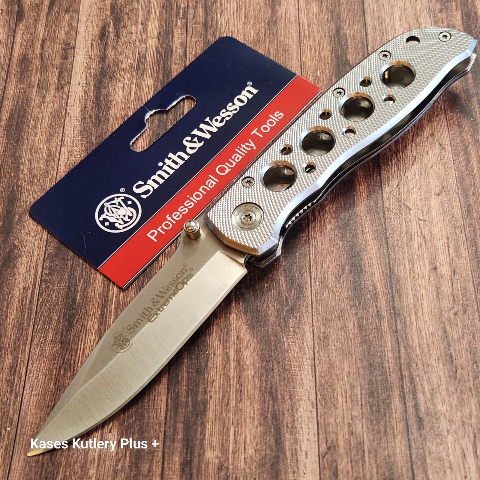 Smith & Wesson Extreme Ops Liner Lock 4.25″ Closed Folding Pocket Knife