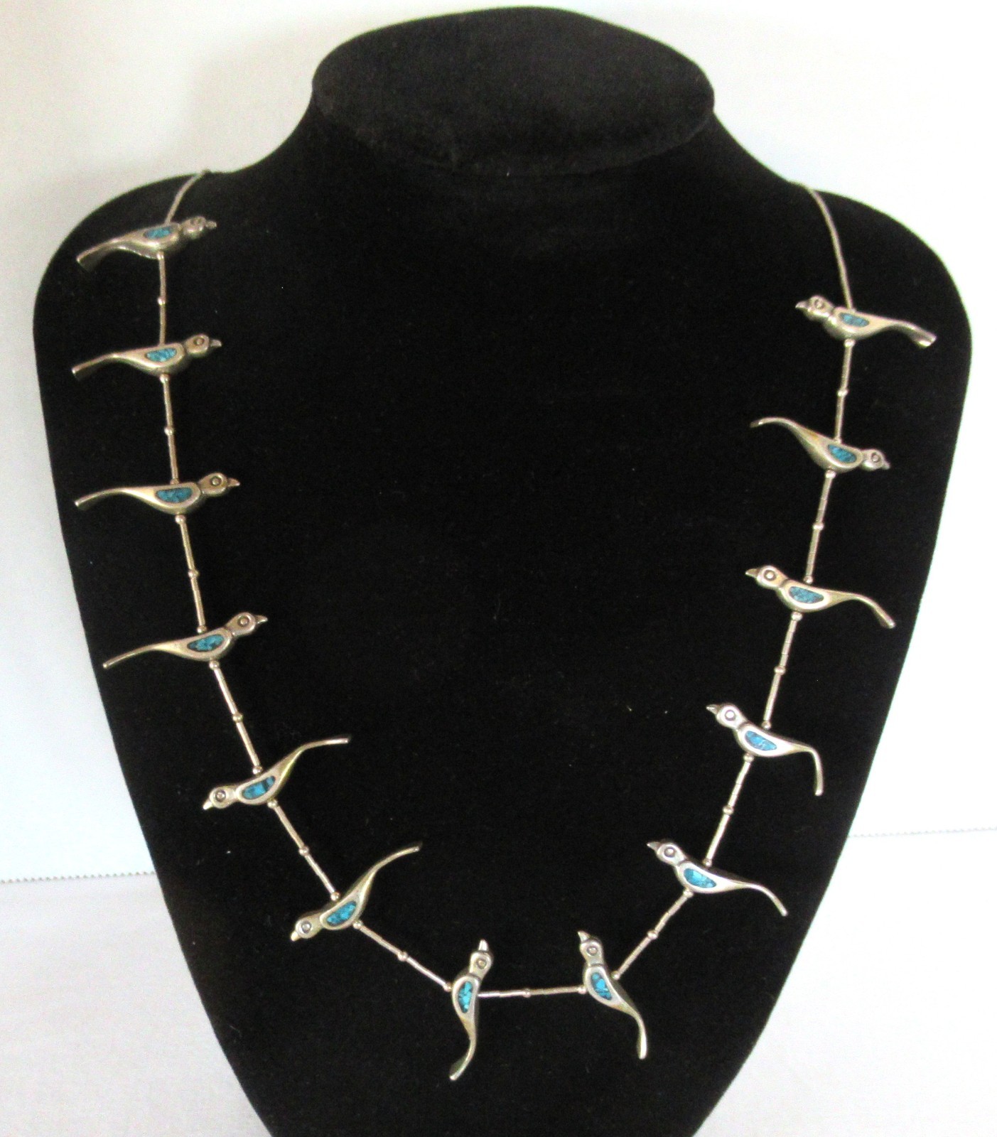 Vintage Zuni Sterling Liquid Silver Fetish Bird Necklace, Turquoise Chips, 28″