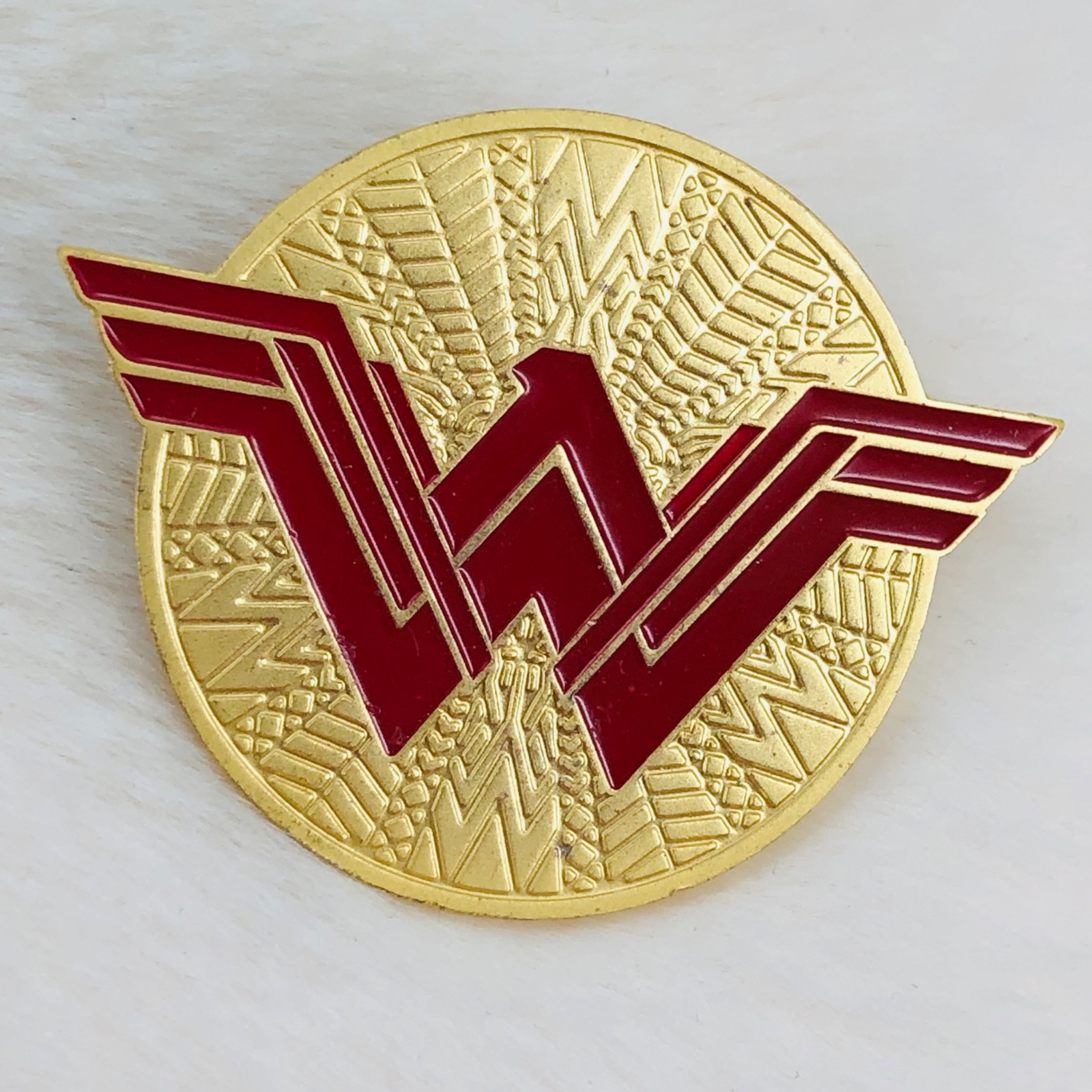 Wonder Woman DC Comics Gold Tone Red Enamel Logo Lapel Pin Badge
