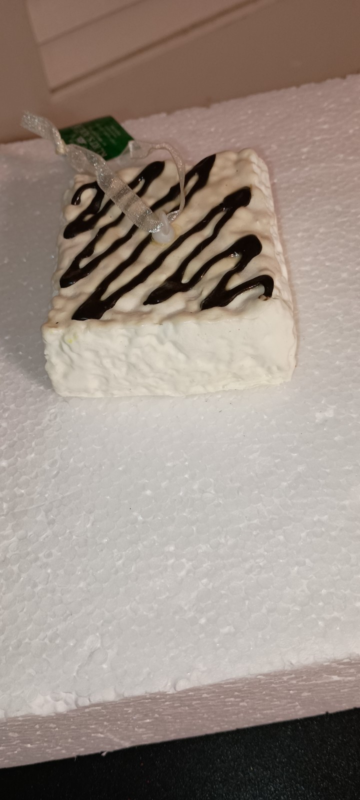 KURT ADLER-POLYURETHANE 2.75″ RICE CEREAL TREAT-WHITE BASE-CHOCOLATE SWIRLS