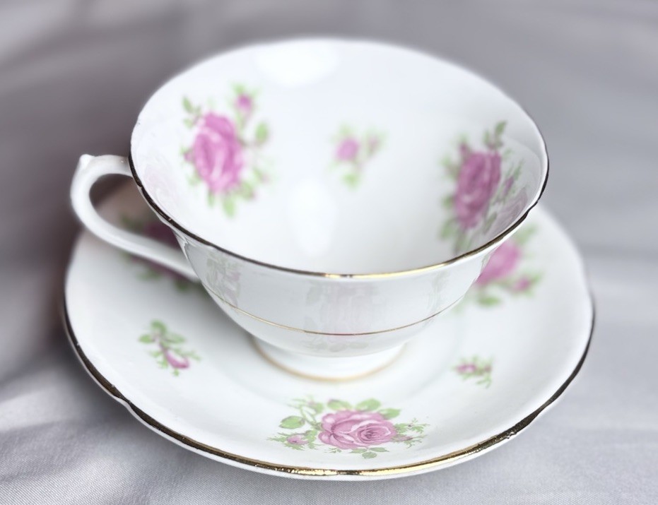 Collingwood Teacup & Saucer Bone China England Roses ~ Vintage!