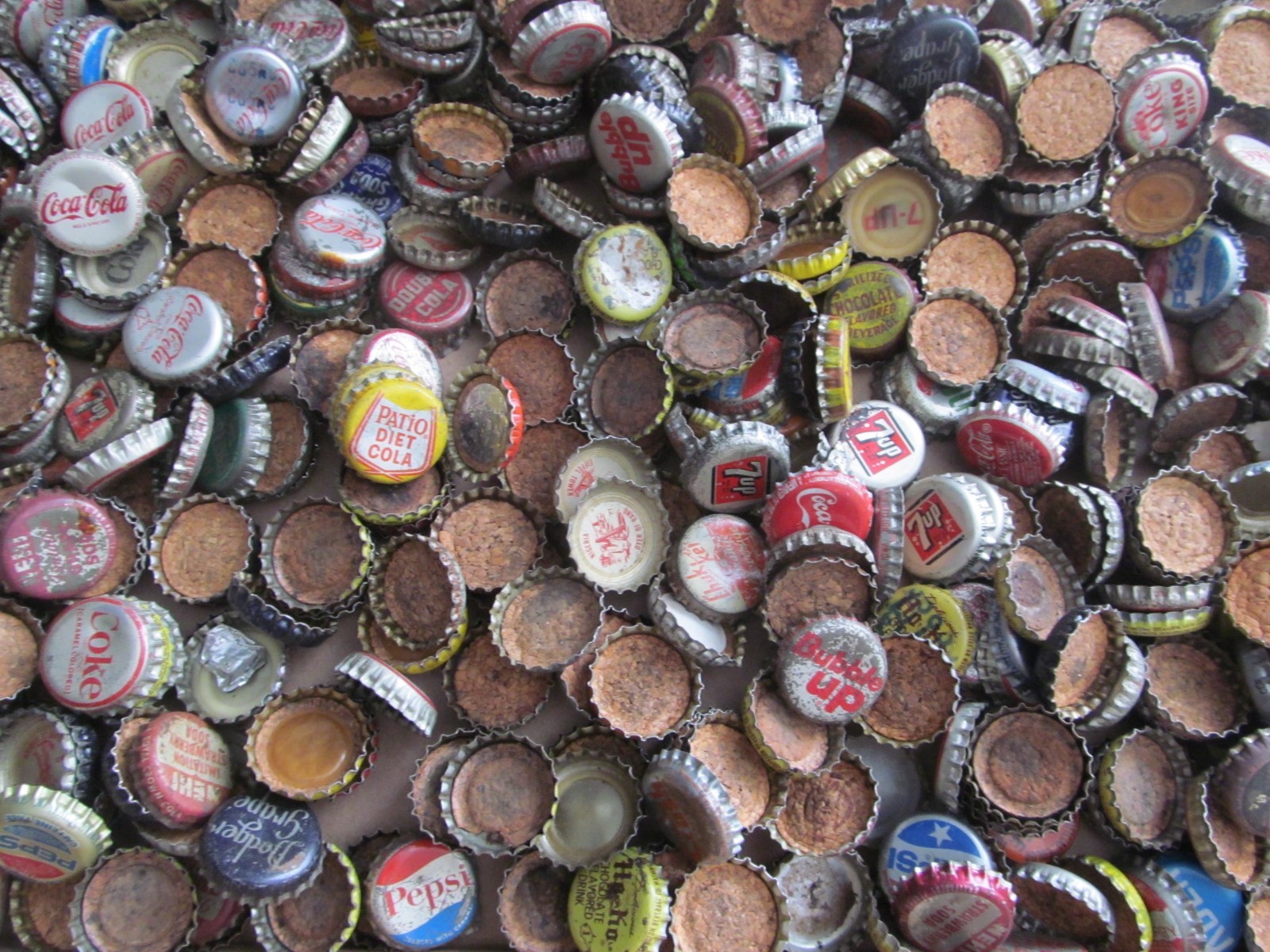 100 VINTAGE CORK SODA POP BOTTLE SODA CAPS RANDOM GRAB BAG VINTAGE SODA CAPS