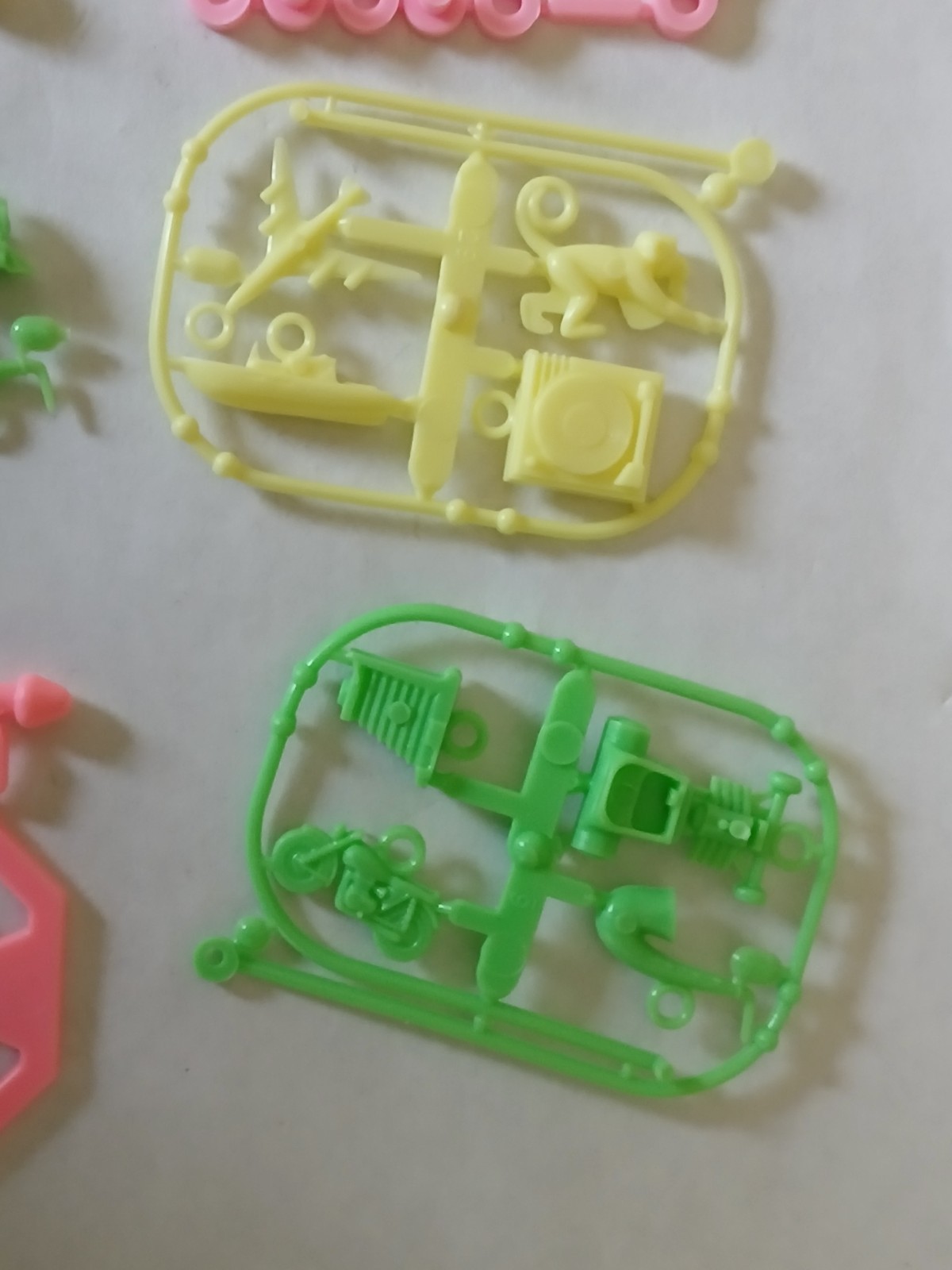 Cracker Jack Lot 919 – Put TogetherBracelts 1960s/70s