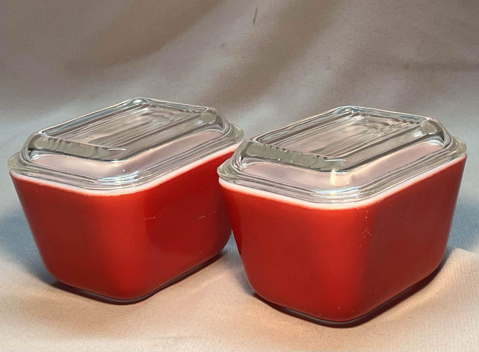 Pyrex 2 pc Primary Red #501 Refrigerator Bowls / Dishes w/ Lids