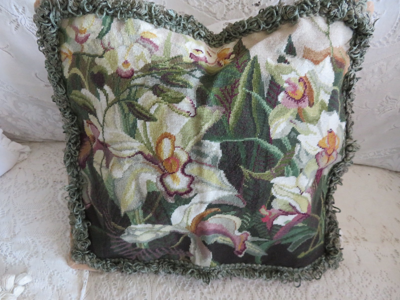 Vintage Aubusson style Gorgeous Lilies Needlepoint Pillow NWOT 18″ x 16″