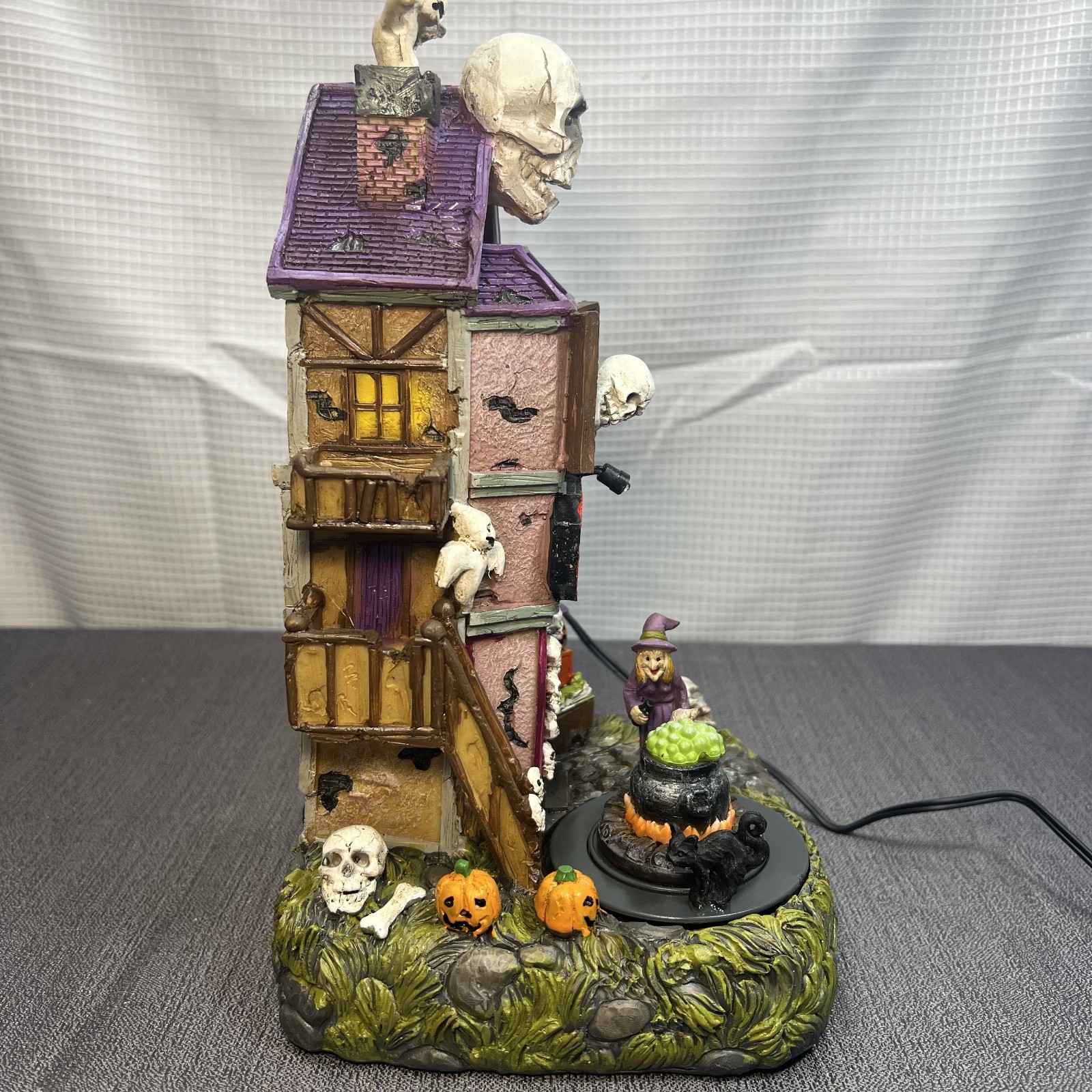 FG Square Animated Spooky Skeleton Attack House Village Halloween #MH2207 Works