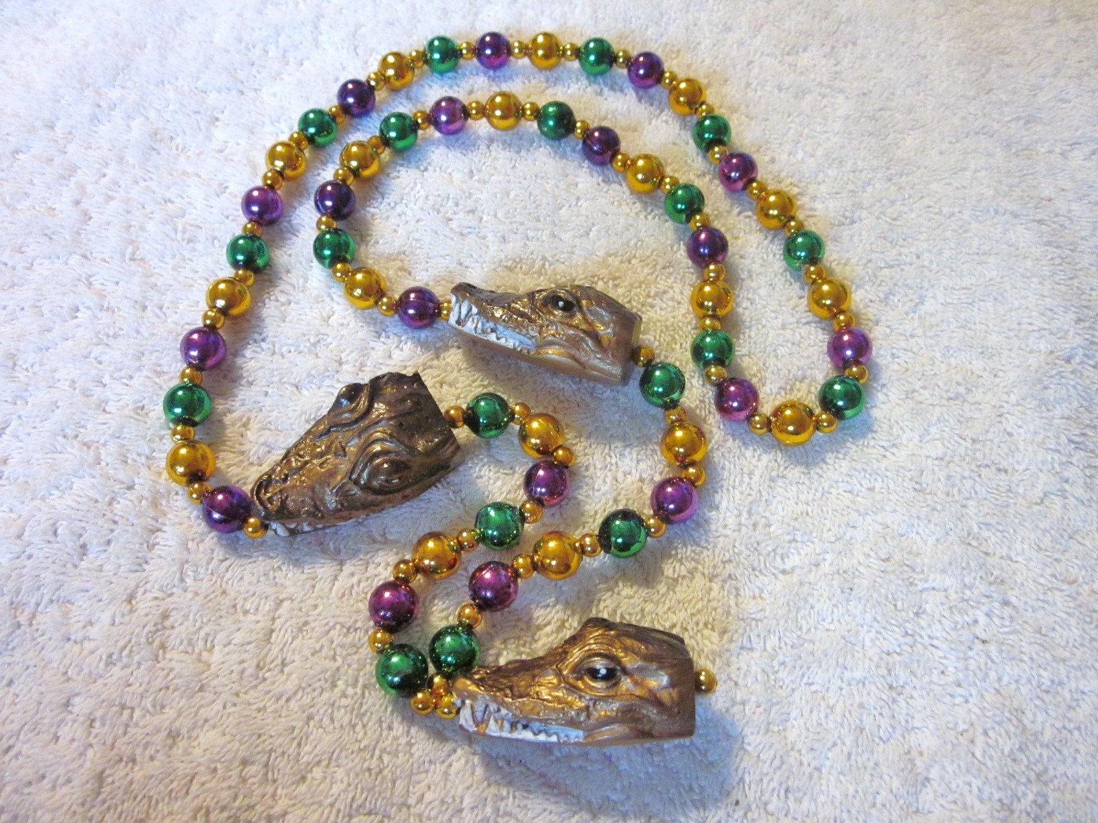 COOL “ALLIGATOR HEADS” MARDI GRAS PGG NECKLACE BEAD GATORS ALLIGATORS (B178)